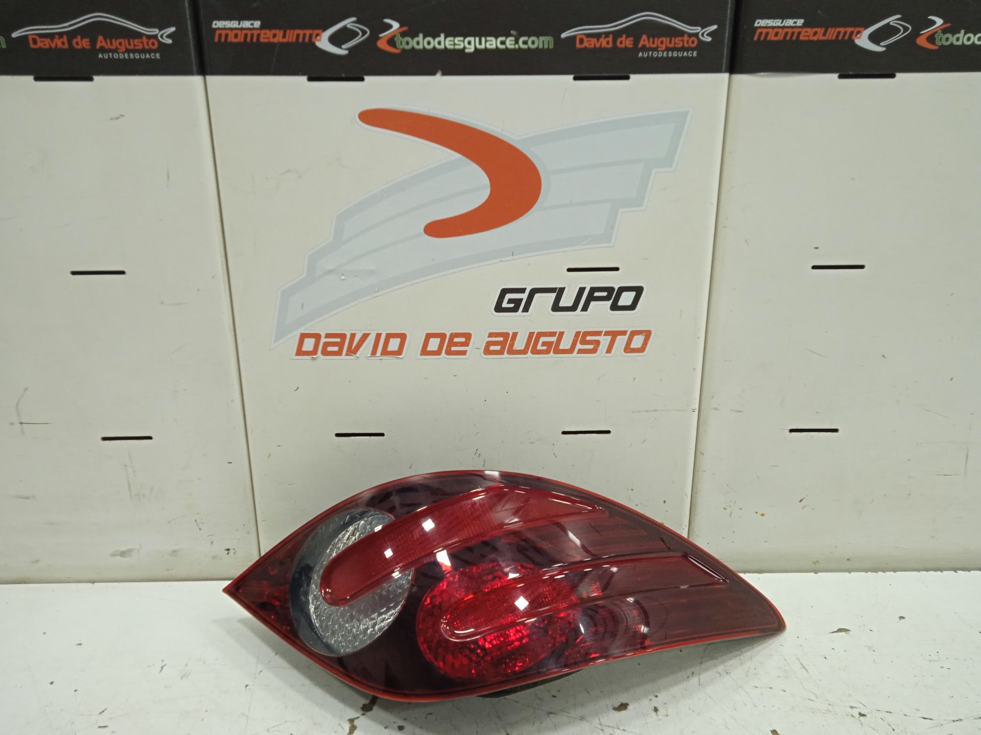 PILOTO TRASERO IZQUIERDO MERCEDES-BENZ CLASE R (W251) 320 CDI (251.022)