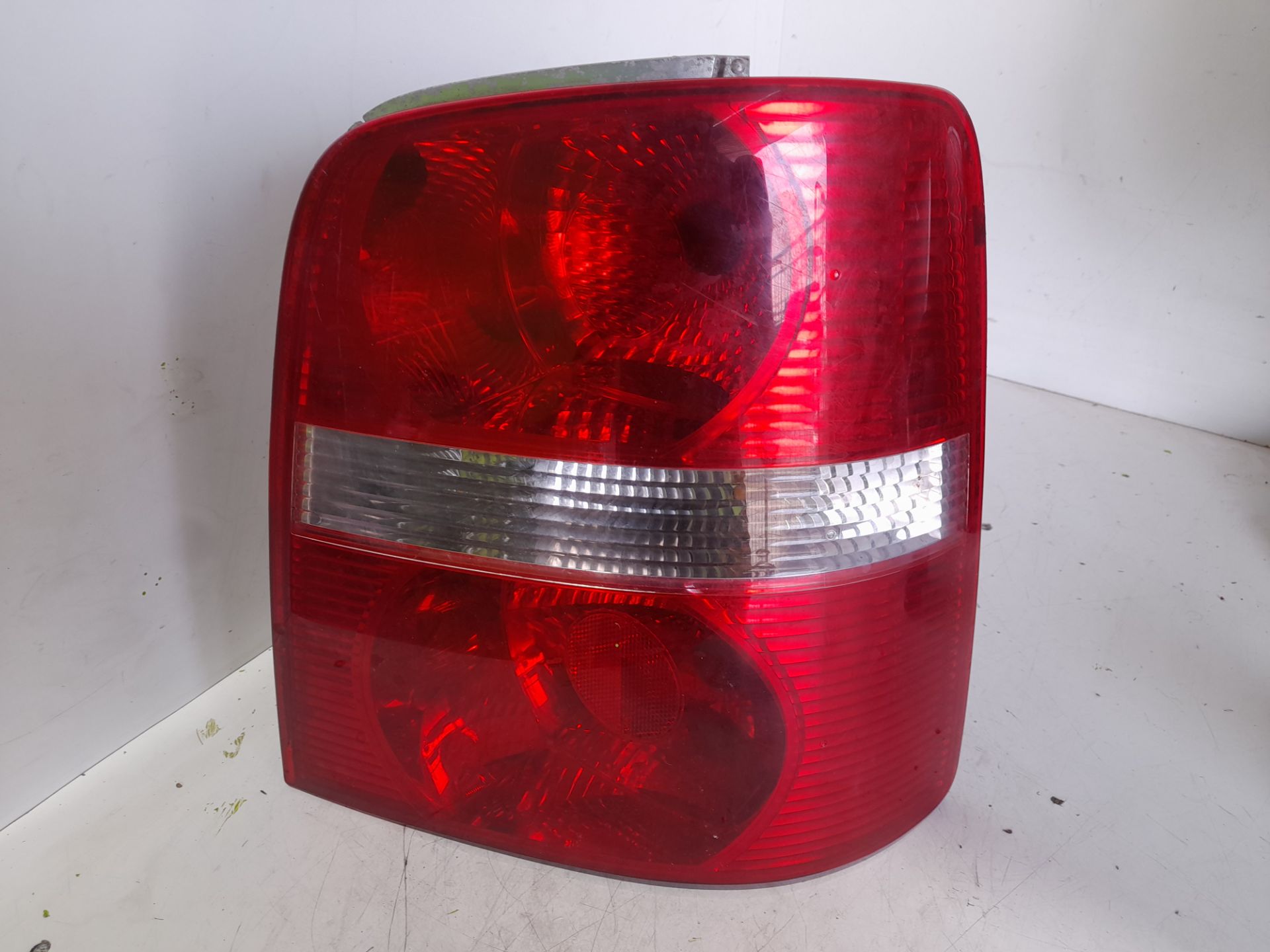 PILOTO TRASERO DERECHO VOLKSWAGEN TOURAN (1T1) Advance