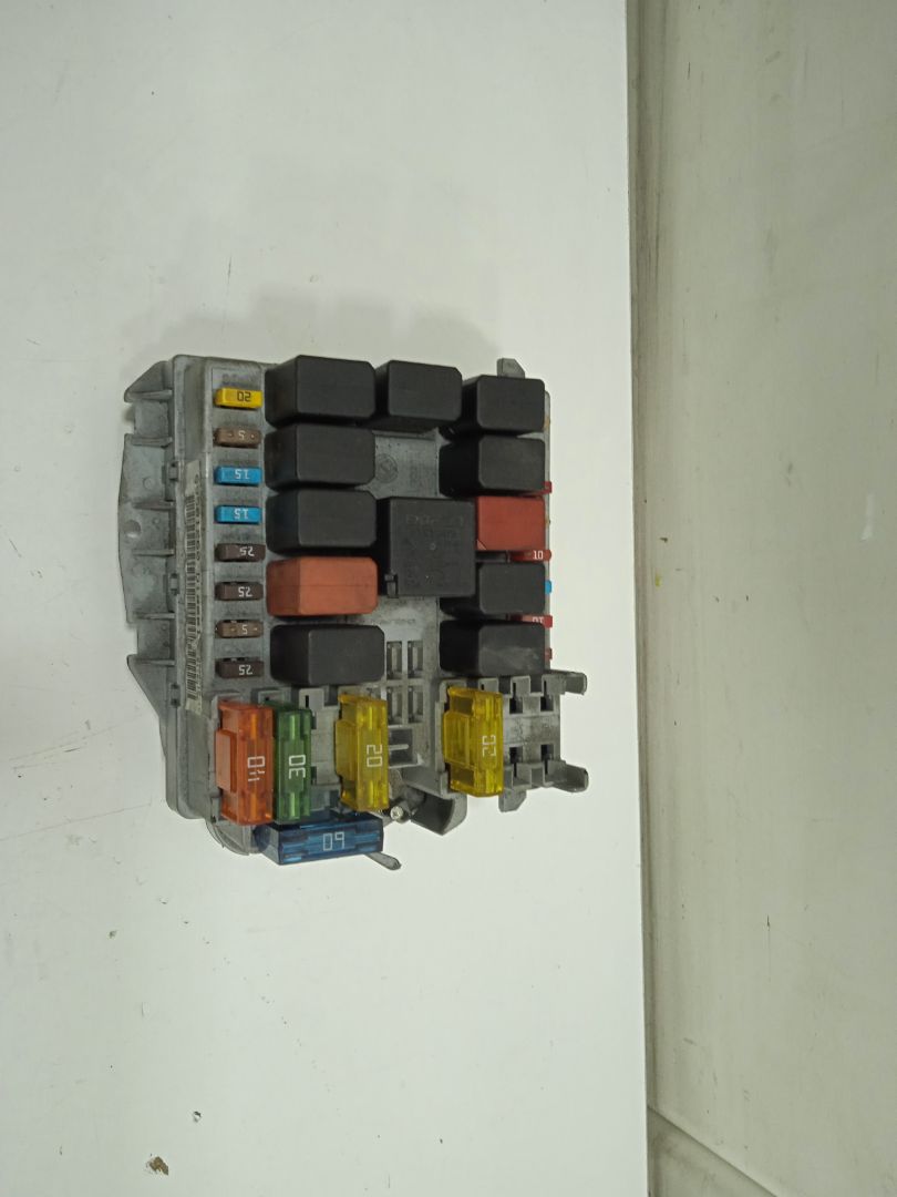 CAJA RELES / FUSIBLES IVECO DAILY CAJA CERRADA (2006 =>) Caja cerrada 29L... batalla 3000L