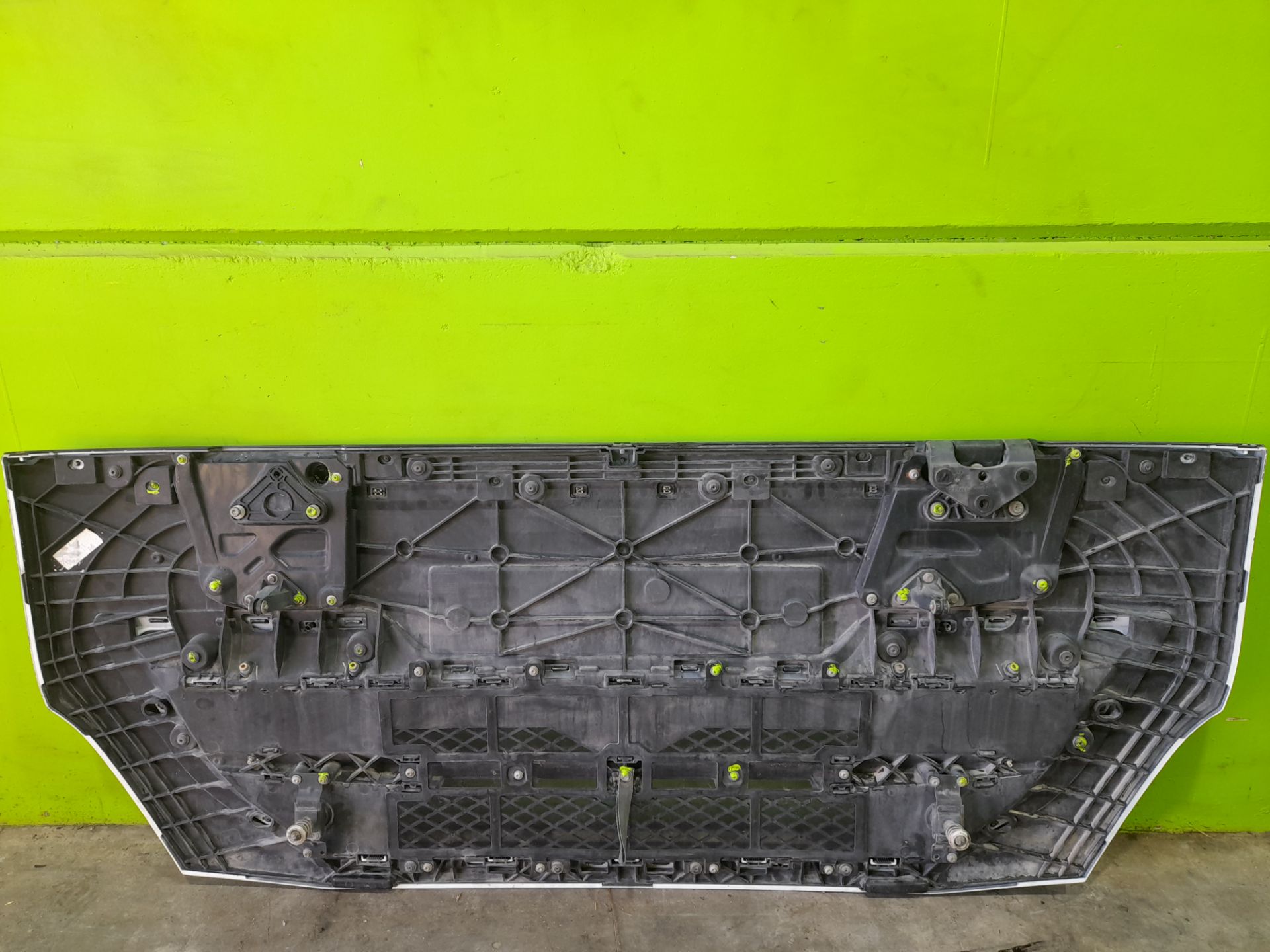 CALANDRA DELANTERA DE RADIADOR IVECO MS34Y AD340X
