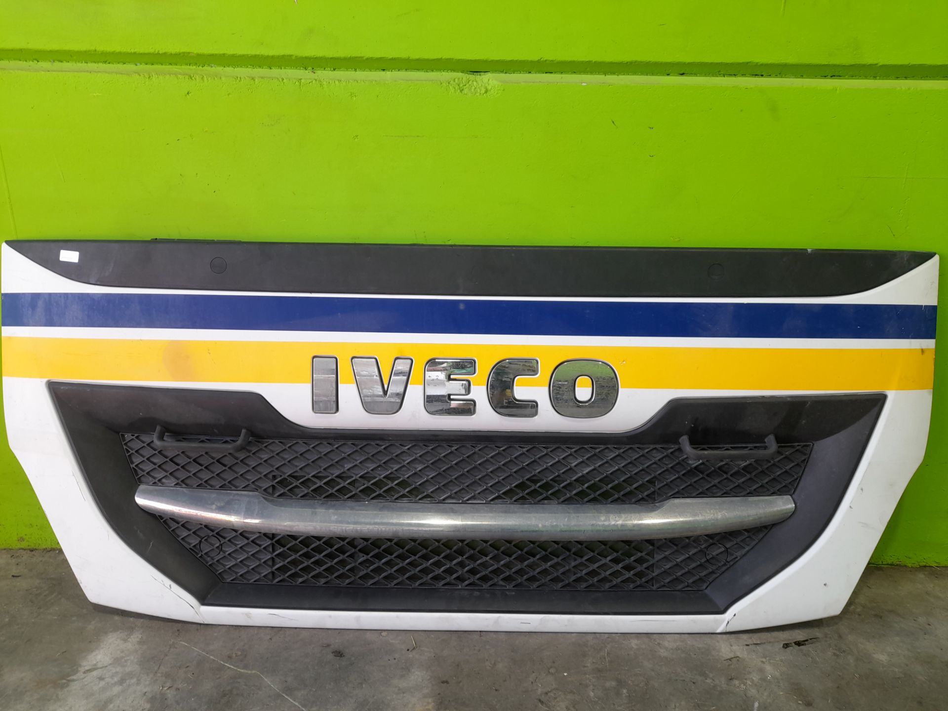 CALANDRA DELANTERA DE RADIADOR IVECO MS34Y AD340X