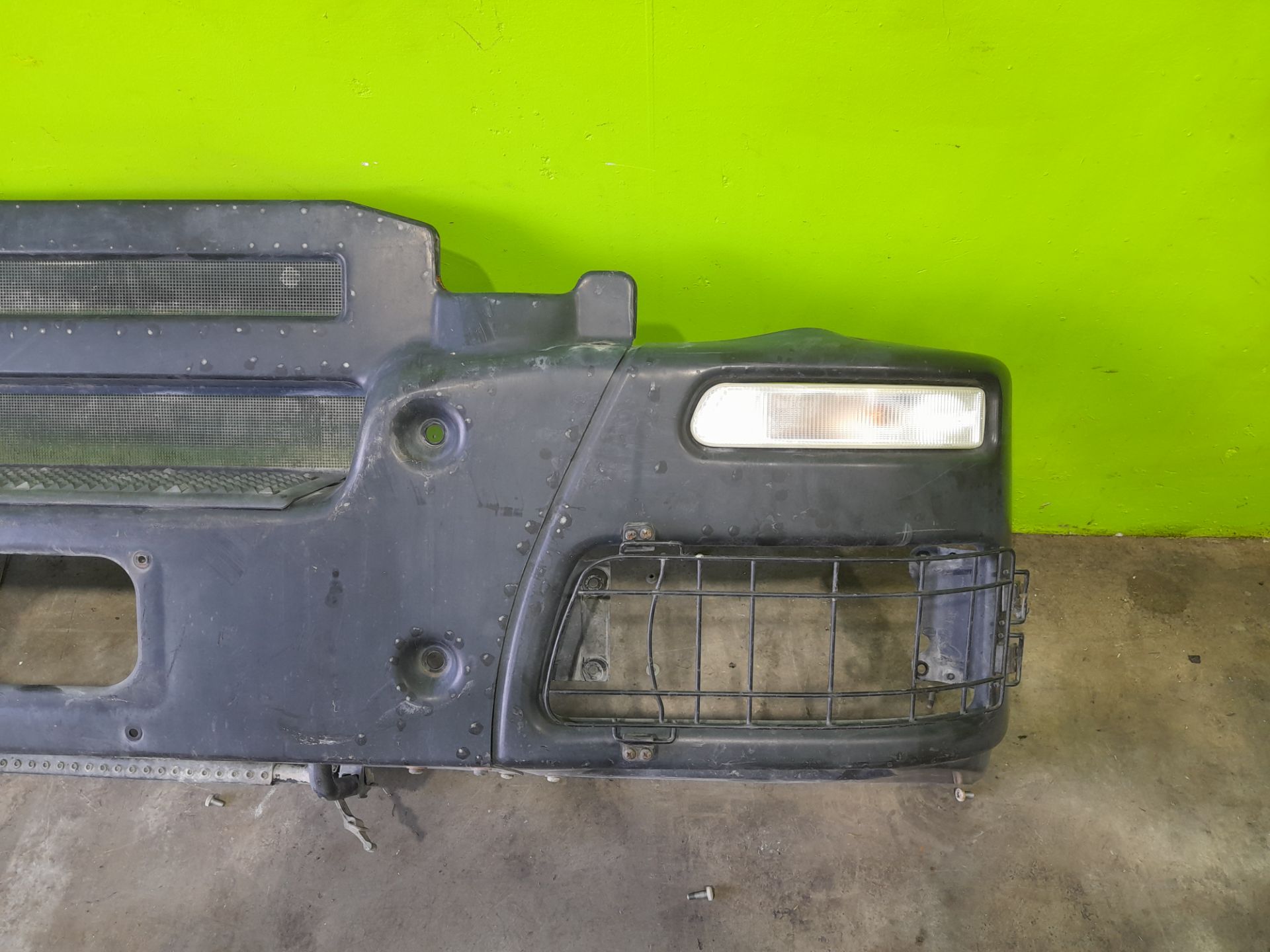 PARAGOLPES DELANTERO IVECO MS34Y AD340X