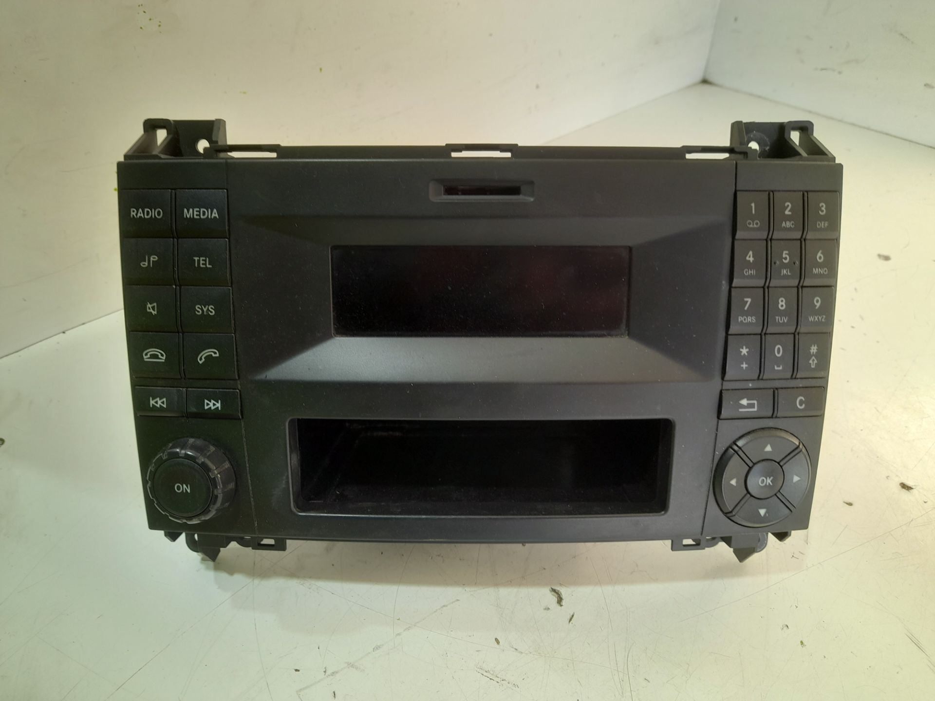 SISTEMA AUDIO / RADIO CD MERCEDES-BENZ SPRINTERII CAJA CERRADA (DESDE 01.06) *