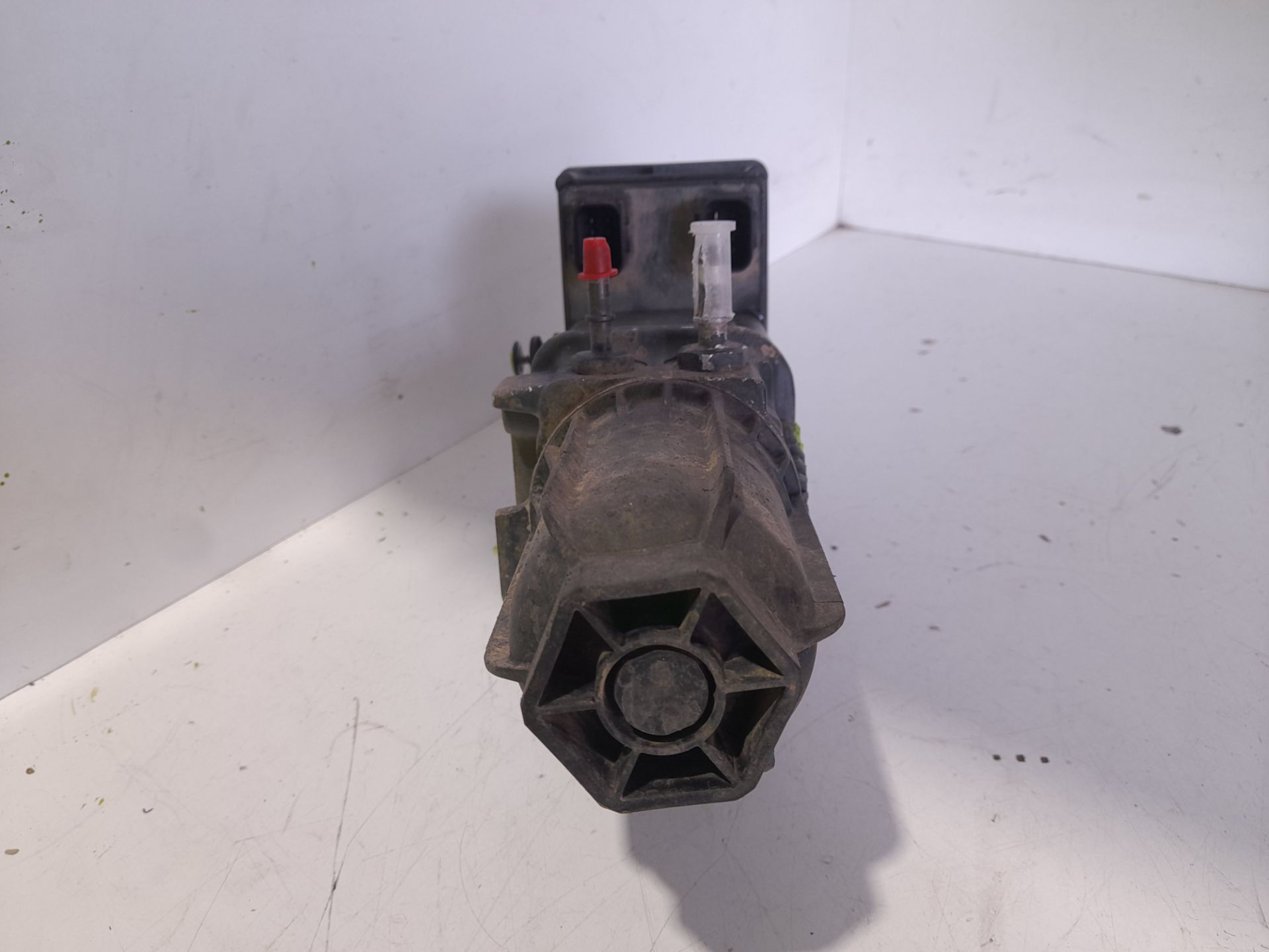 DISPENSADOR BOMBA ADBLUE MERCEDES-BENZ ACTROS BM 963.XXX 2-ACHSER 18XX 4x2 Sattelzugmaschine L BigSpace