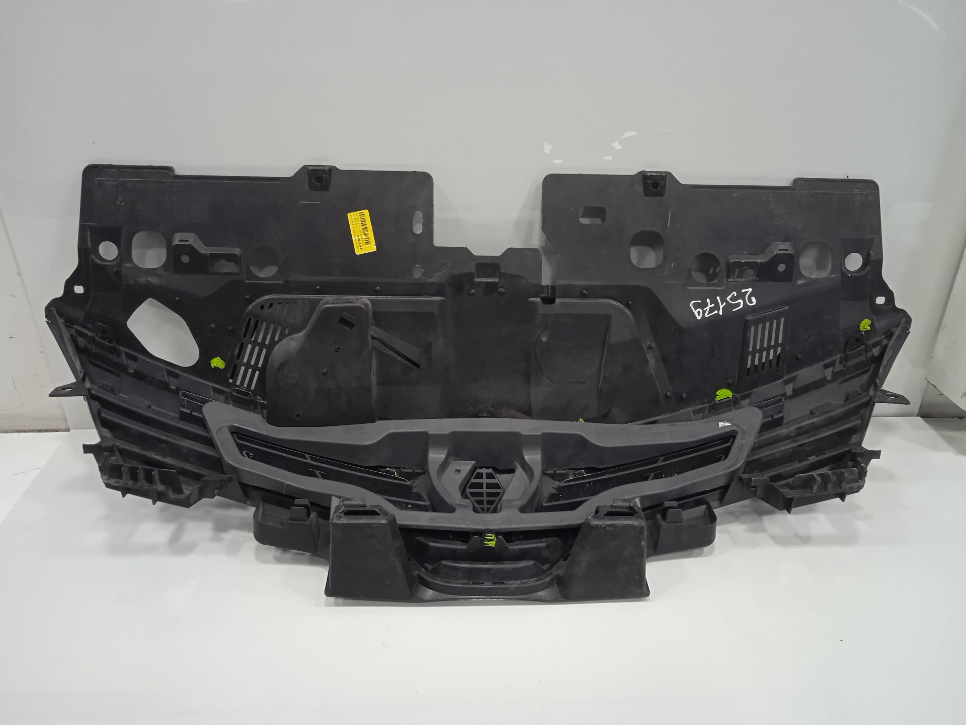 CALANDRA RENAULT CLIO IV Wolfnoir
