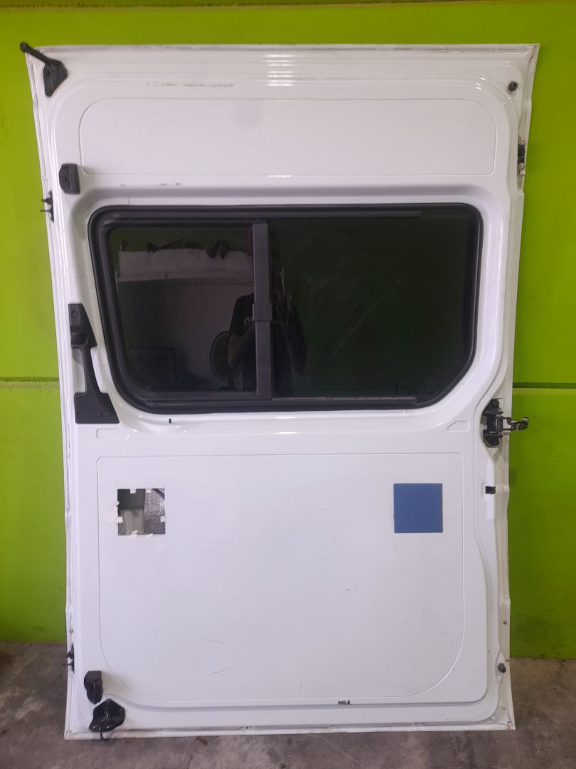 PUERTA LATERAL CORREDERA DERECHA MERCEDES-BENZ SPRINTERII CAJA CERRADA (DESDE 01.06) *