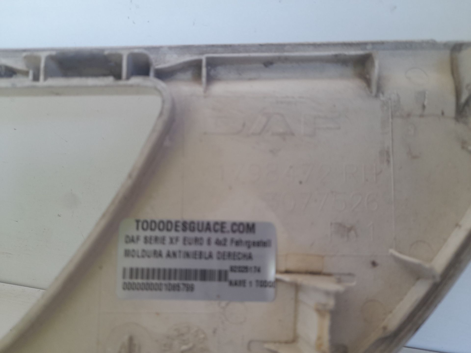 MOLDURA ANTINIEBLA DERECHA DAF SERIE XF EURO 6 4x2 Fahrgestell Space-Cab