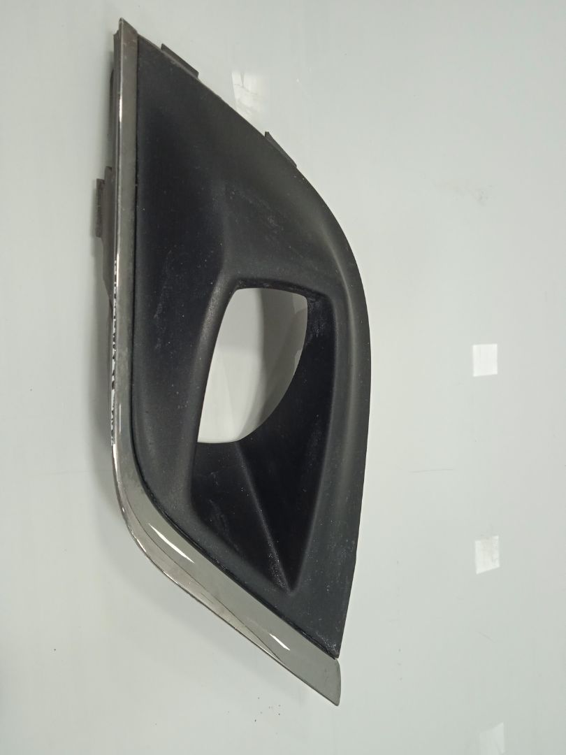 MOLDURA ANTINIEBLAS DELANTERO DERECHO RENAULT CLIO IV Wolfnoir