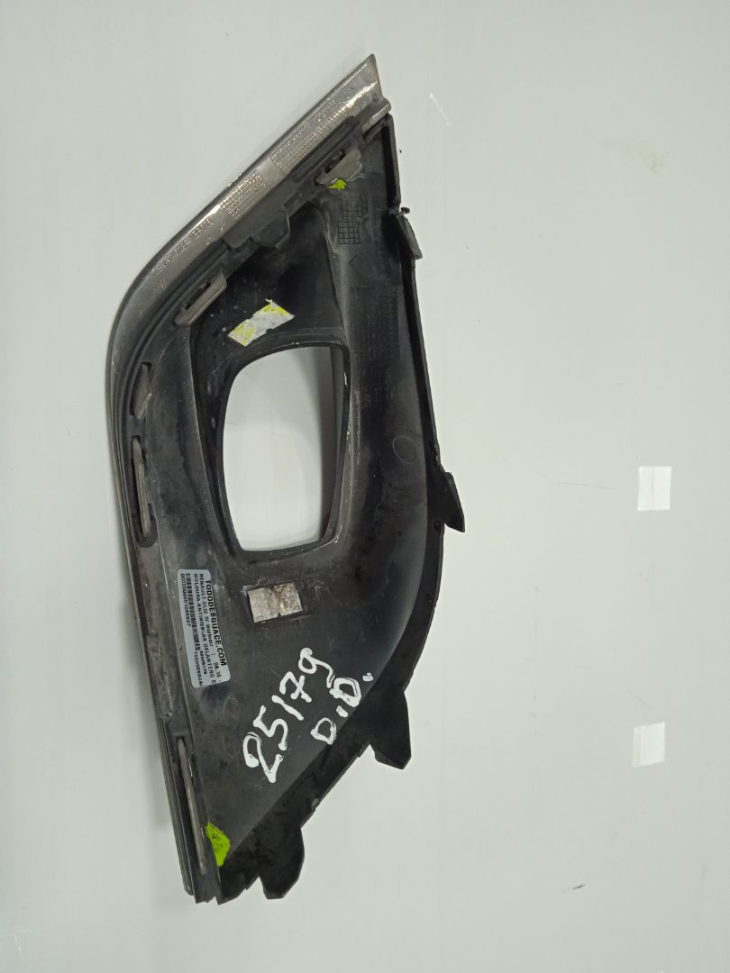 MOLDURA ANTINIEBLAS DELANTERO DERECHO RENAULT CLIO IV Wolfnoir