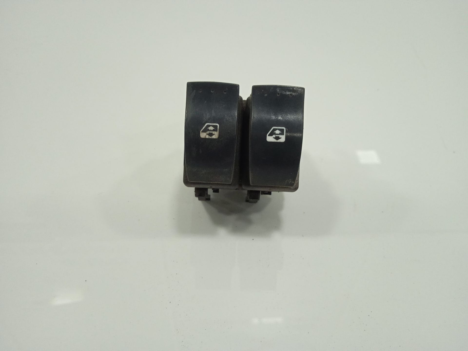 MANDO ELEVALUNAS DELANTERO IZQUIERDO RENAULT MEGANE GR SCENIC JM