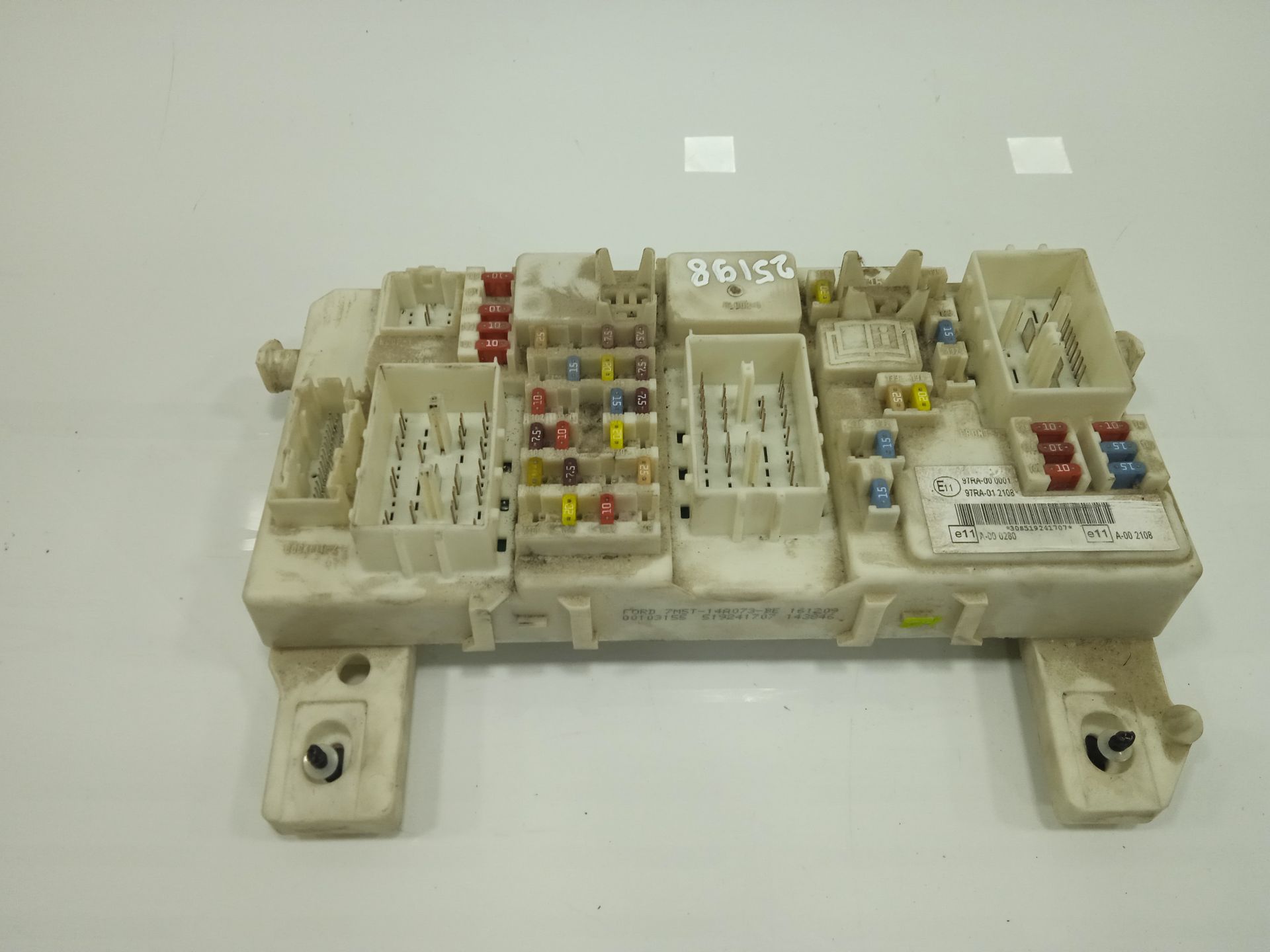 CAJA RELES / FUSIBLES FORD FOCUS LIM. (CB4) Business