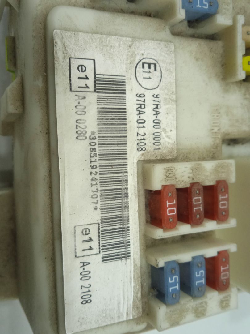 CAJA RELES / FUSIBLES FORD FOCUS LIM. (CB4) Business