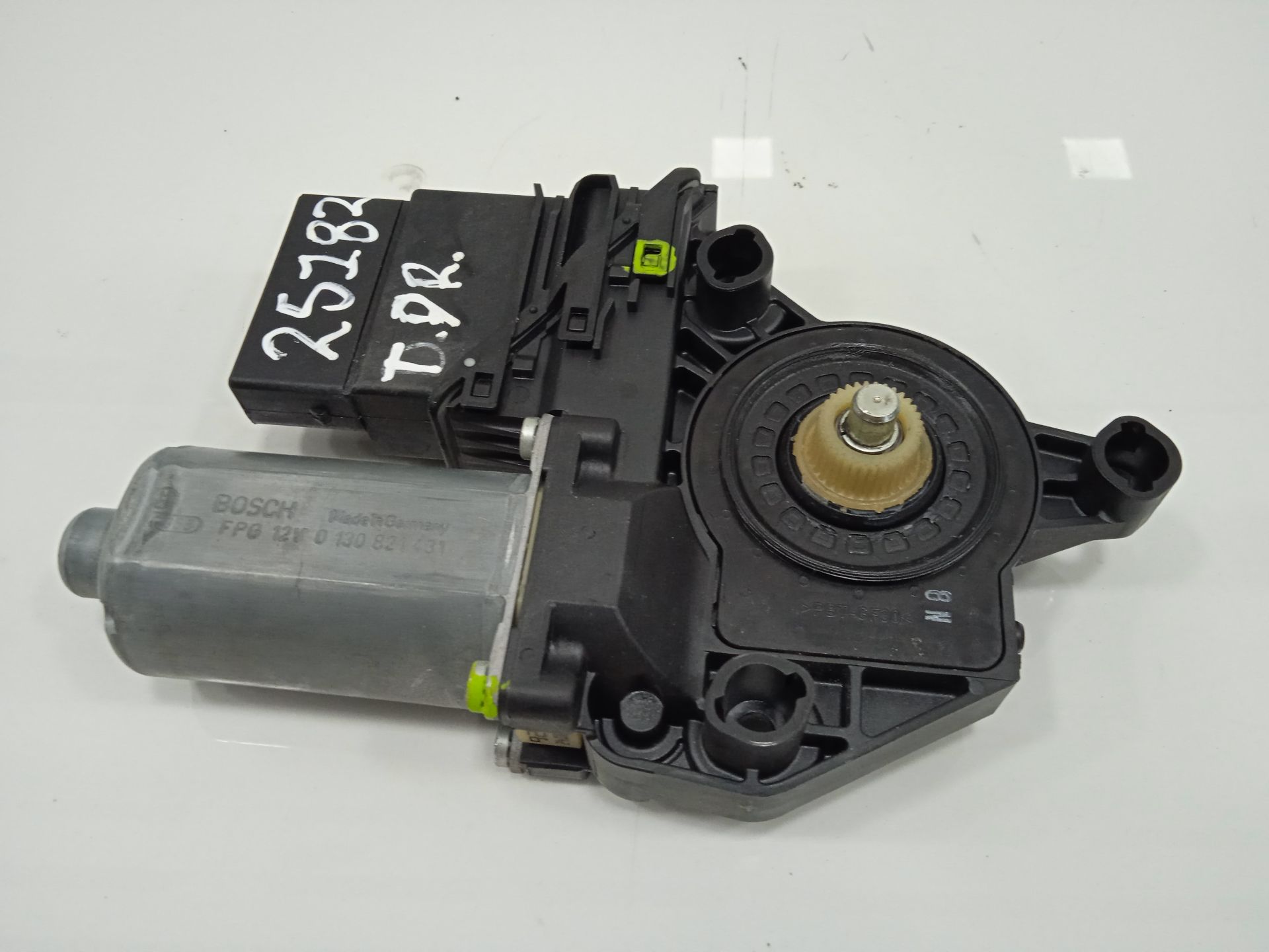 MOTOR ELEVALUNAS TRASERO DERECHO VOLKSWAGEN GOLF VI (5K1) Advance