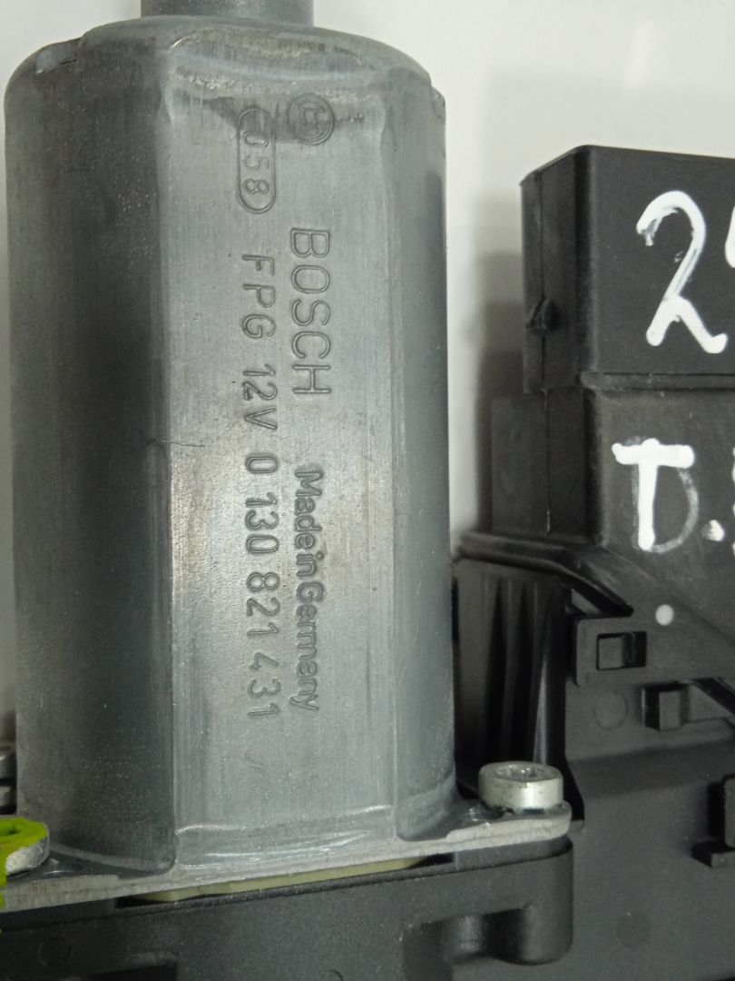 MOTOR ELEVALUNAS TRASERO DERECHO VOLKSWAGEN GOLF VI (5K1) Advance