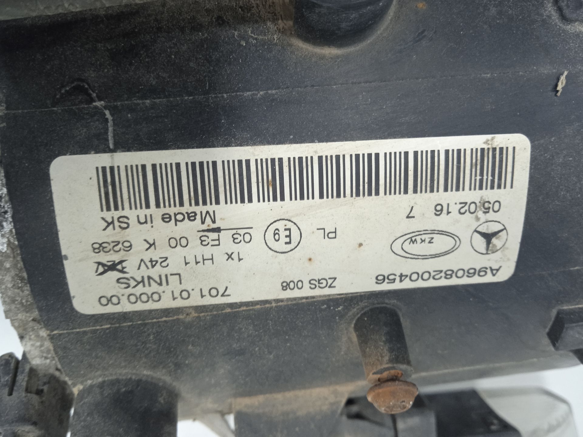 FARO ANTINIEBLA IZQUIERDO MERCEDES-BENZ ACTROS BM 963.XXX 2-ACHSER 18XX 4x2 Sattelzugmaschine L BigSpace