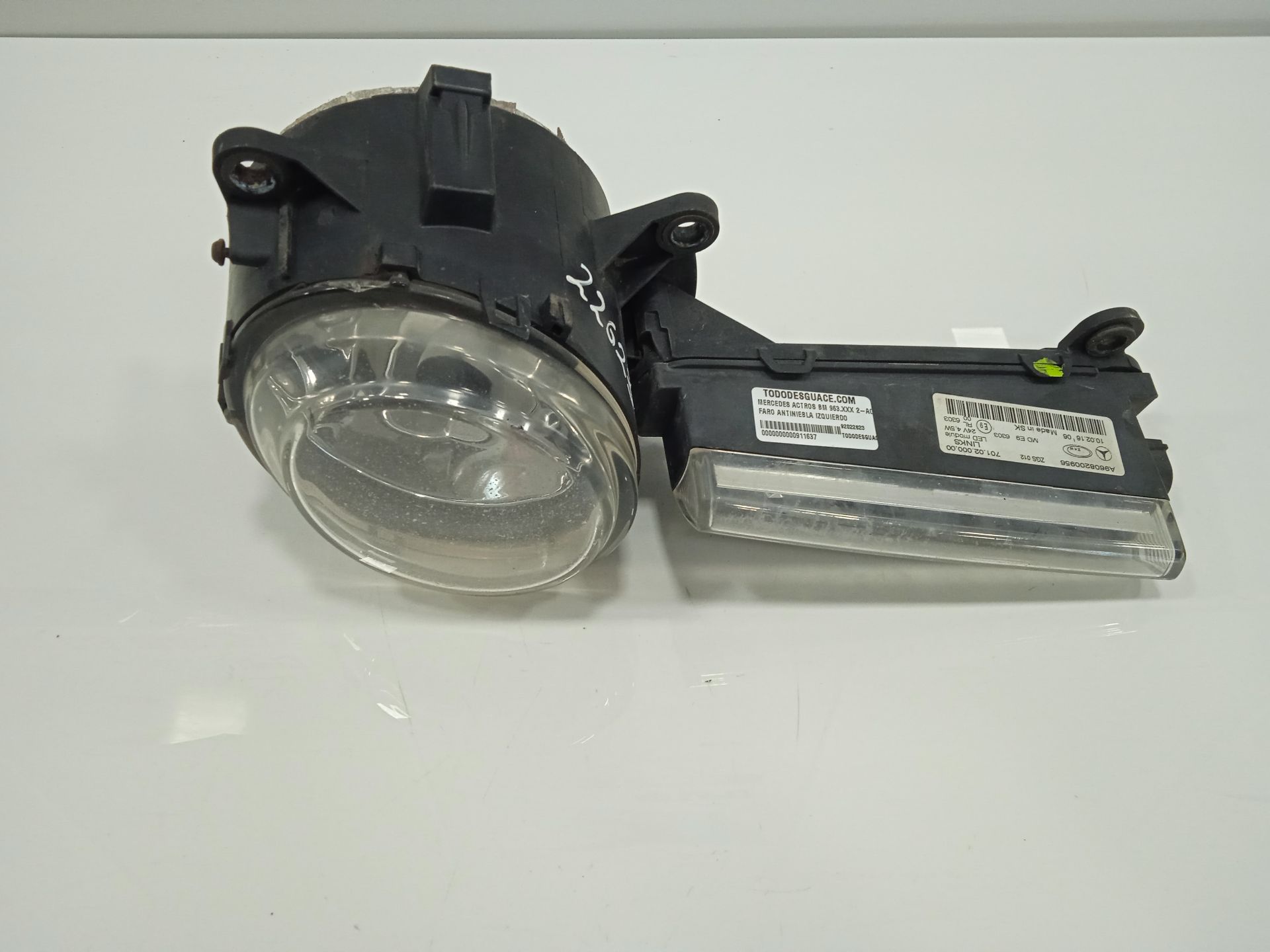 FARO ANTINIEBLA IZQUIERDO MERCEDES-BENZ ACTROS BM 963.XXX 2-ACHSER 18XX 4x2 Sattelzugmaschine L BigSpace
