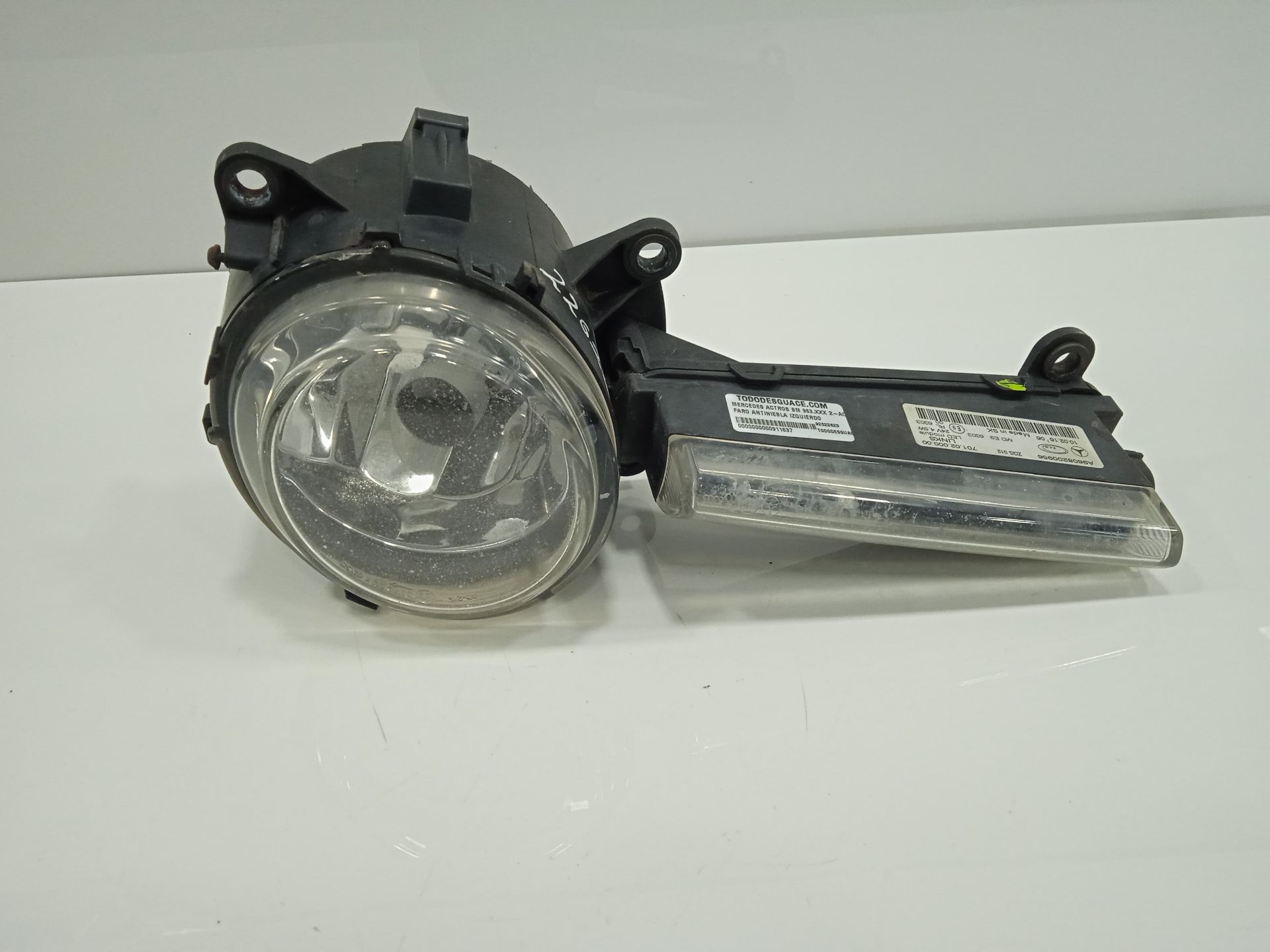 FARO ANTINIEBLA IZQUIERDO MERCEDES-BENZ ACTROS BM 963.XXX 2-ACHSER 18XX 4x2 Sattelzugmaschine L BigSpace