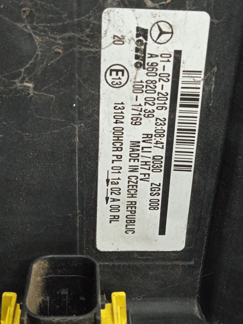 FARO IZQUIERDO MERCEDES-BENZ ACTROS BM 963.XXX 2-ACHSER 18XX 4x2 Sattelzugmaschine L BigSpace