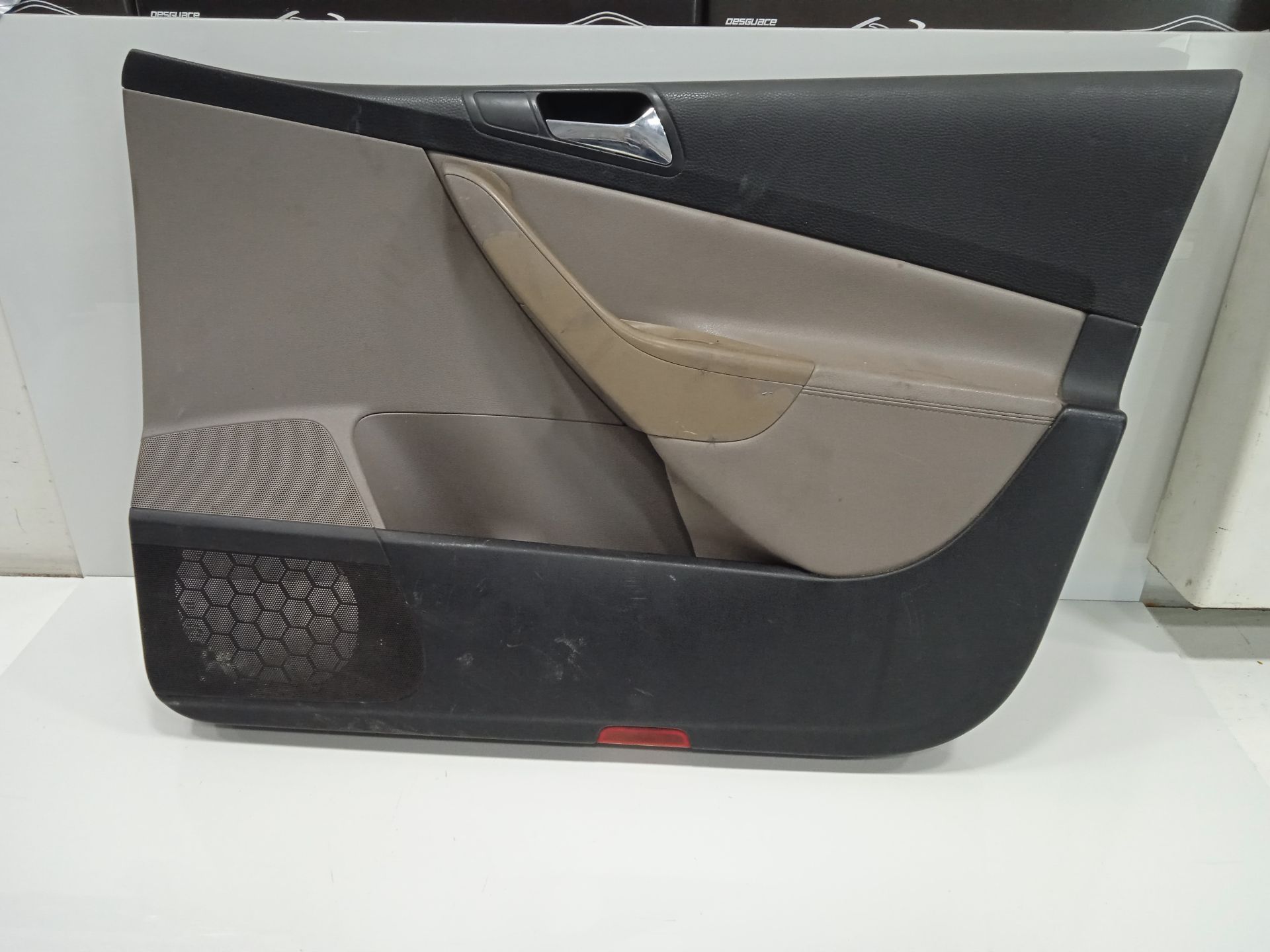 PAÑO PUERTA DELANTERO DERECHO VOLKSWAGEN PASSAT BERLINA (3C2) Advance