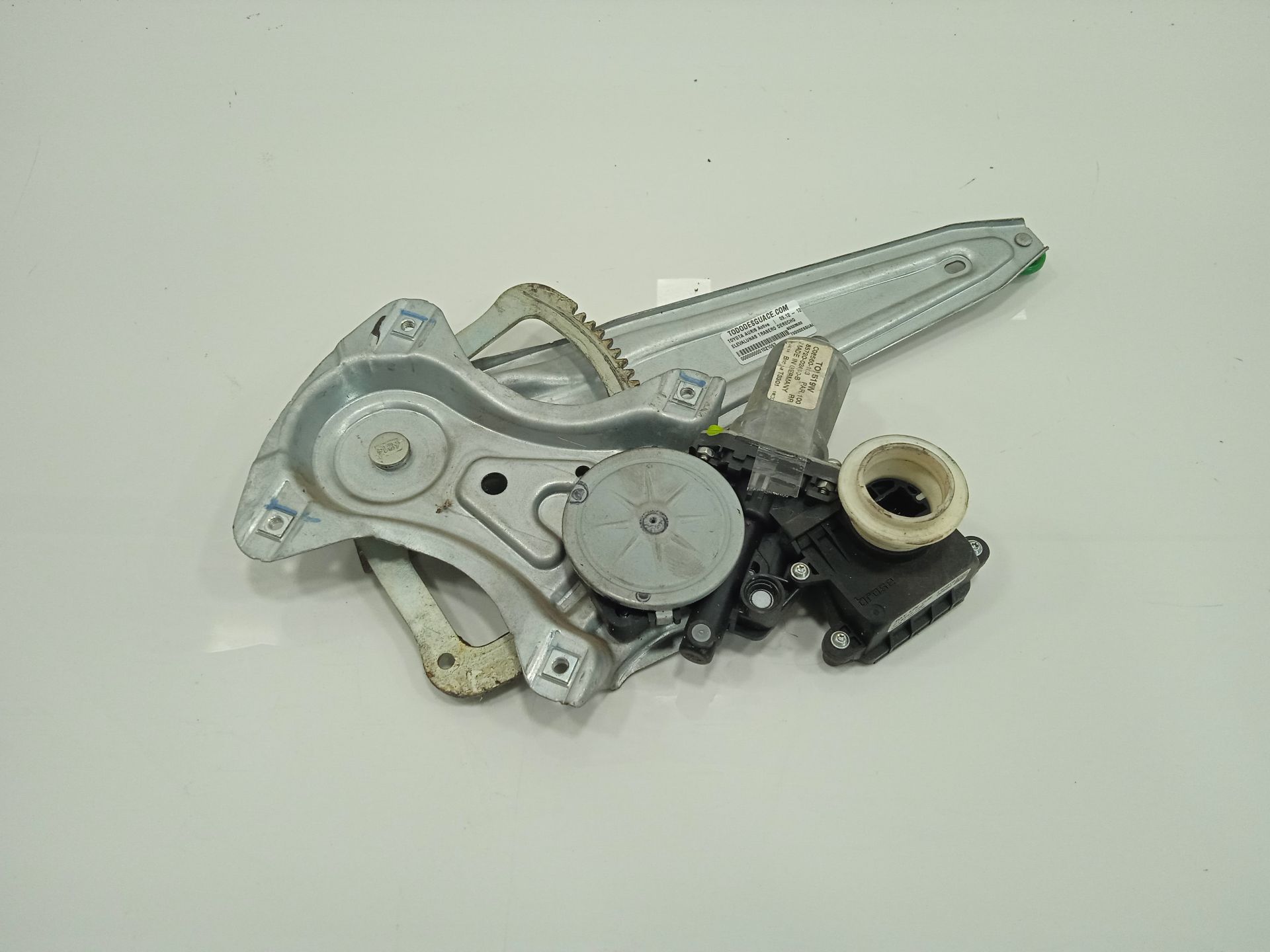 ELEVALUNAS TRASERO DERECHO TOYOTA AURIS Active