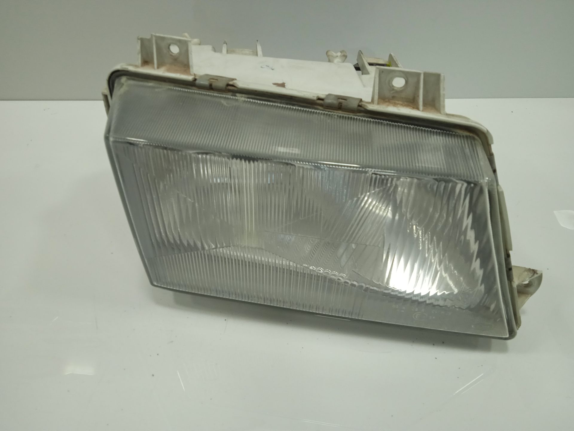 FARO DERECHO MERCEDES-BENZ VARIO (TW2)SERIE/BM 667/668/670 *