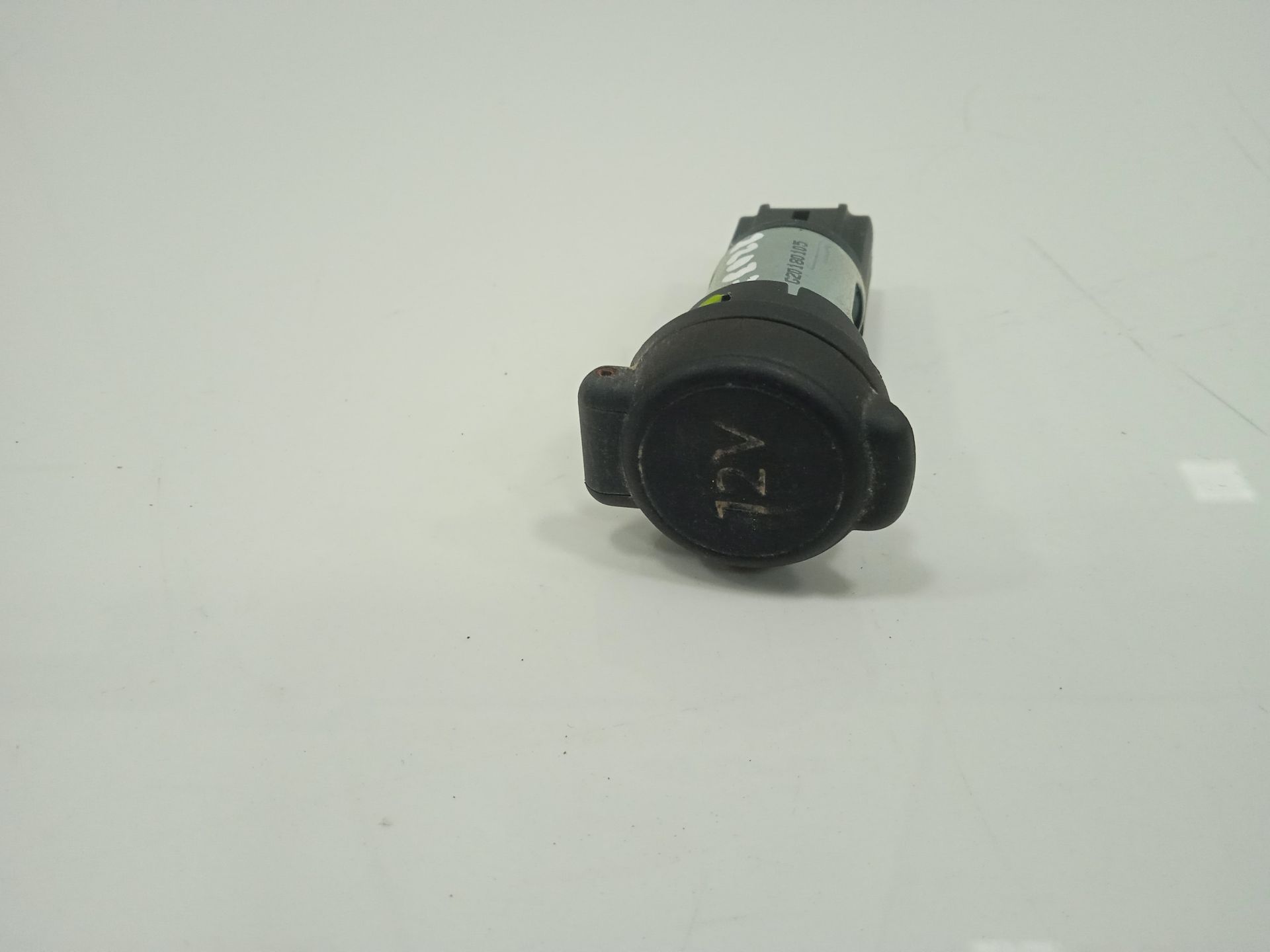 TOMA 12V / 24V CITROEN C-ELYSÉE Feel   |   02.17 - 12.20