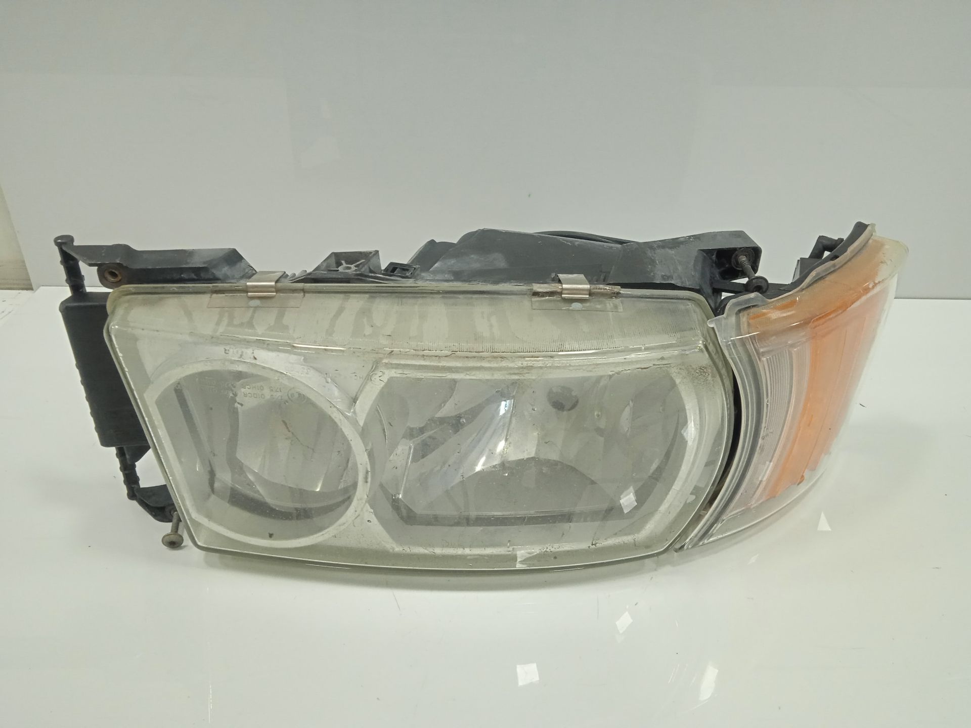 FARO DERECHO SCANIA SERIE P/G/R (L-CLASE) *