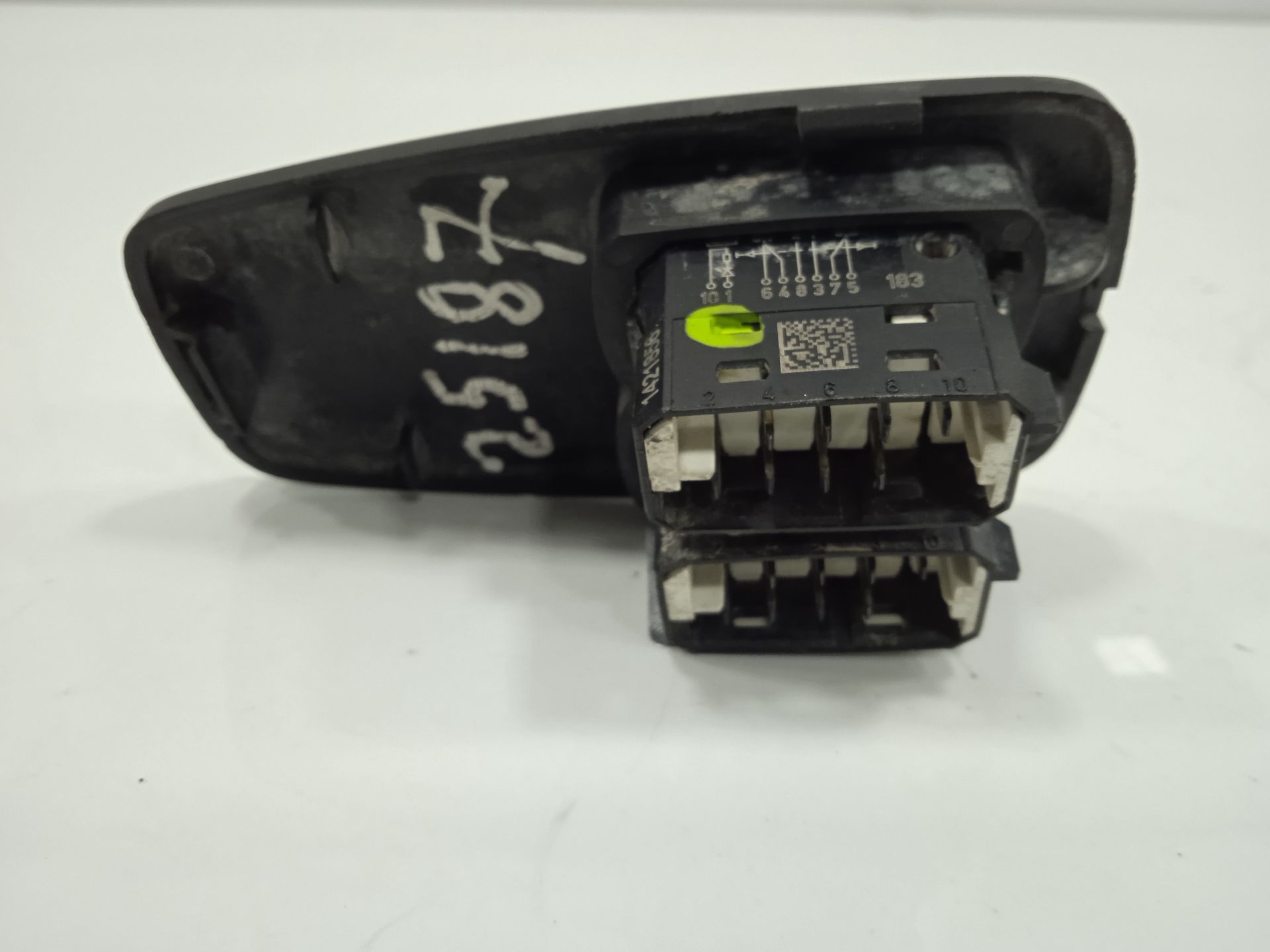 MANDO ELEVALUNAS DELANTERO DERECHO SCANIA SERIE P/G/R (L-CLASE) *
