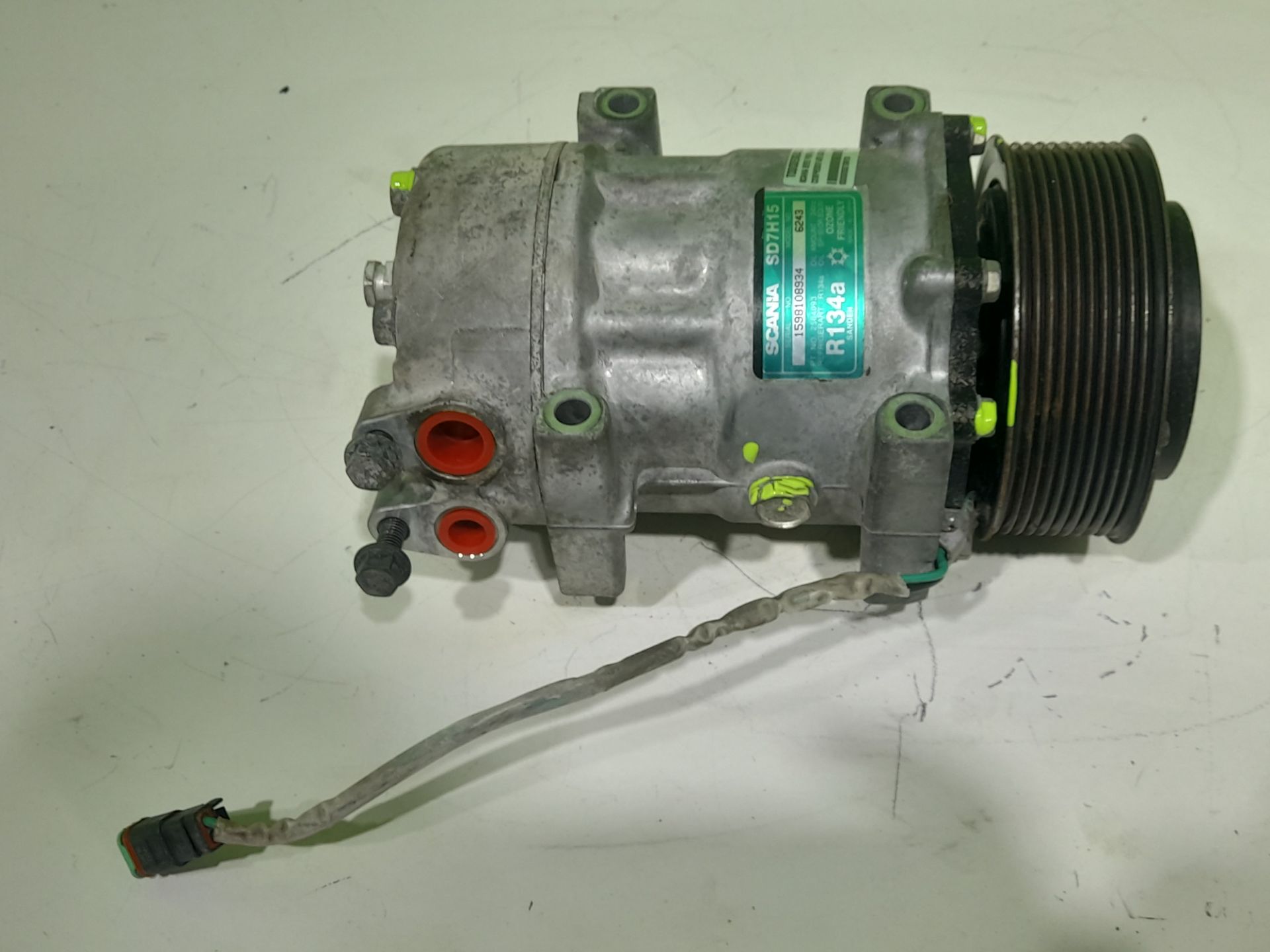 COMPRESOR AIRE ACONDICIONADO SCANIA SERIE P/G/R (L-CLASE) *