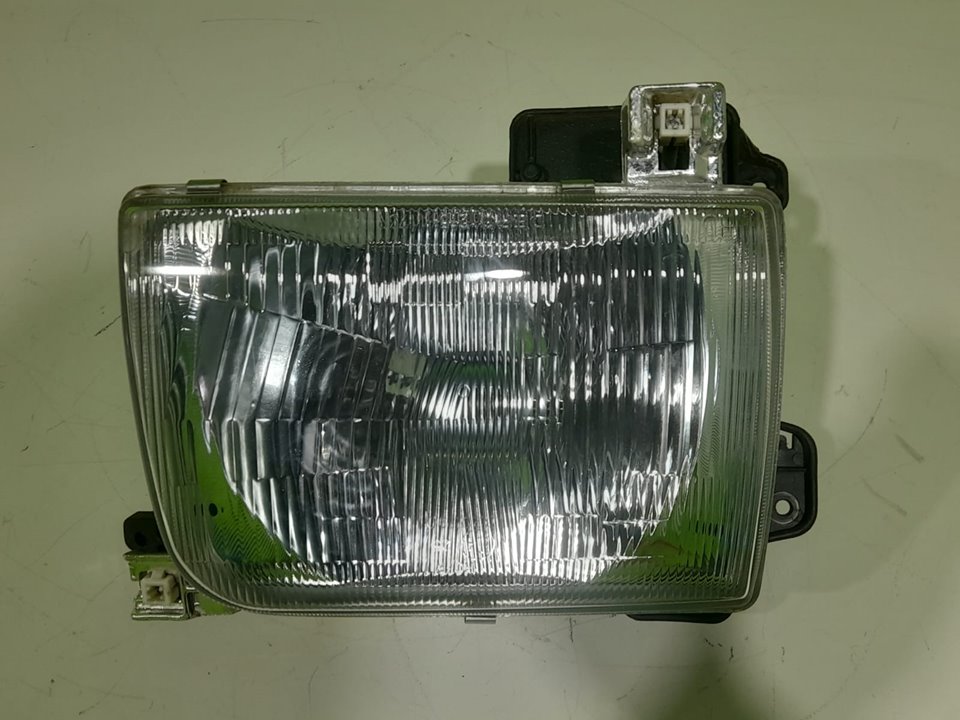 FARO DERECHO NISSAN PICK-UP (D22) Cabina simple Diesel