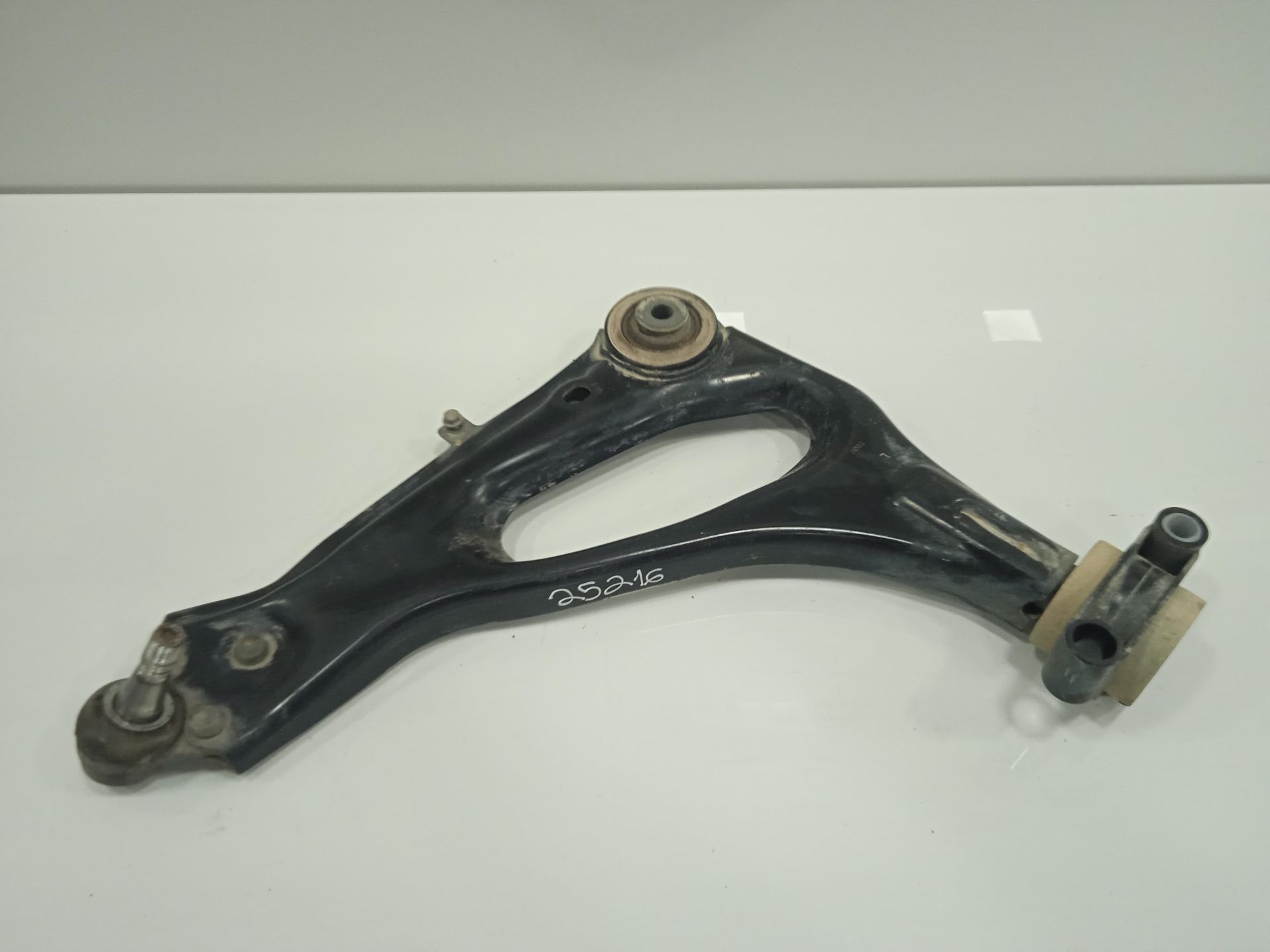 BRAZO SUSPENSION INFERIOR DELANTERO IZQUIERDO