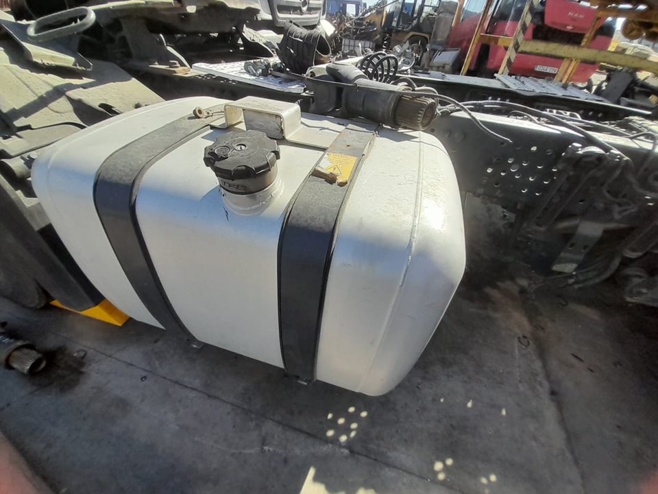 DEPOSITO COMBUSTIBLE MERCEDES-BENZ ACTROS BM 963.XXX 3-ACHSER 25XX 6x2 SZM L BigSpace