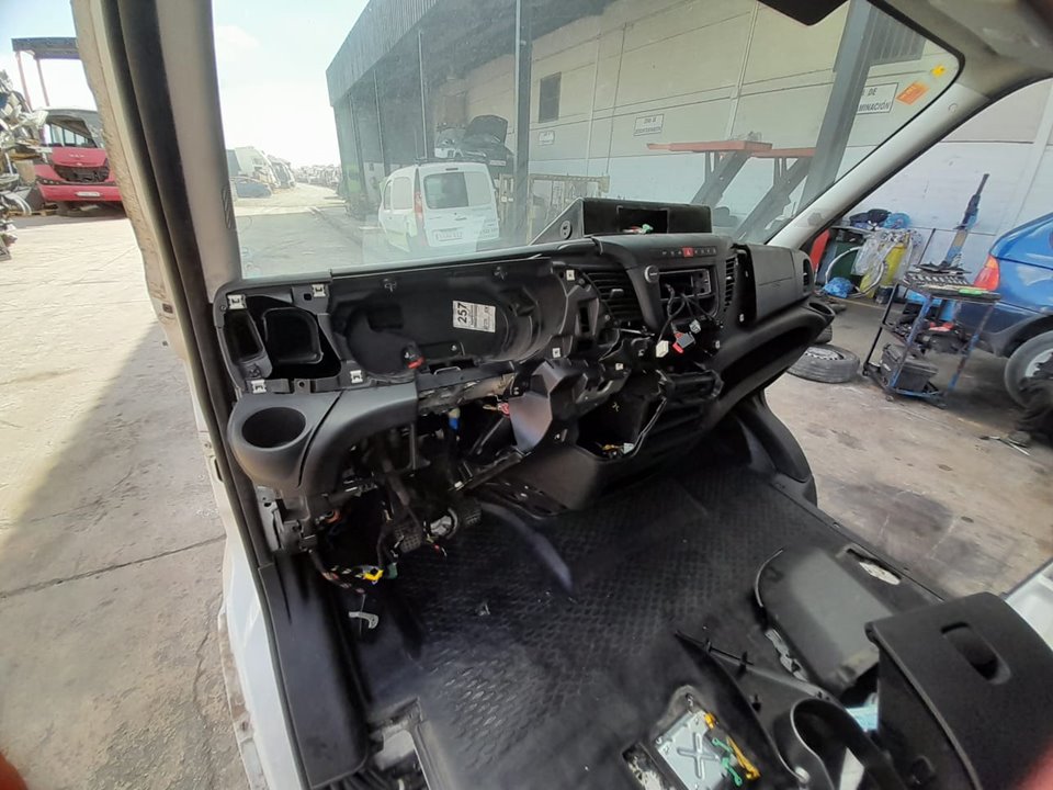 IVECO DAILY FURGÓN Fg 33 S ... V Batalla 3000 Motor 2,3 Ltr. - 115 kW Diesel