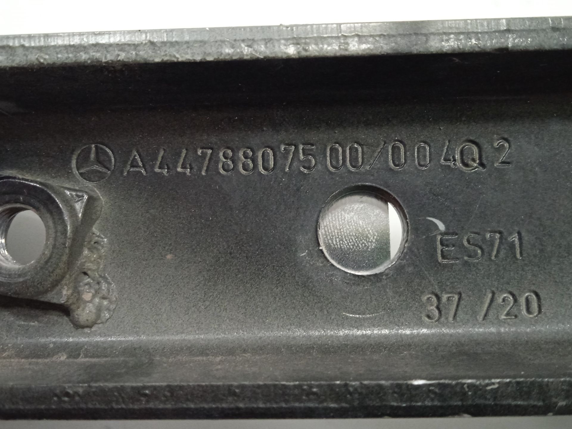 BISAGRA CAPOT IZQUIERDA MERCEDES-BENZ EQV -CLASE (447) *