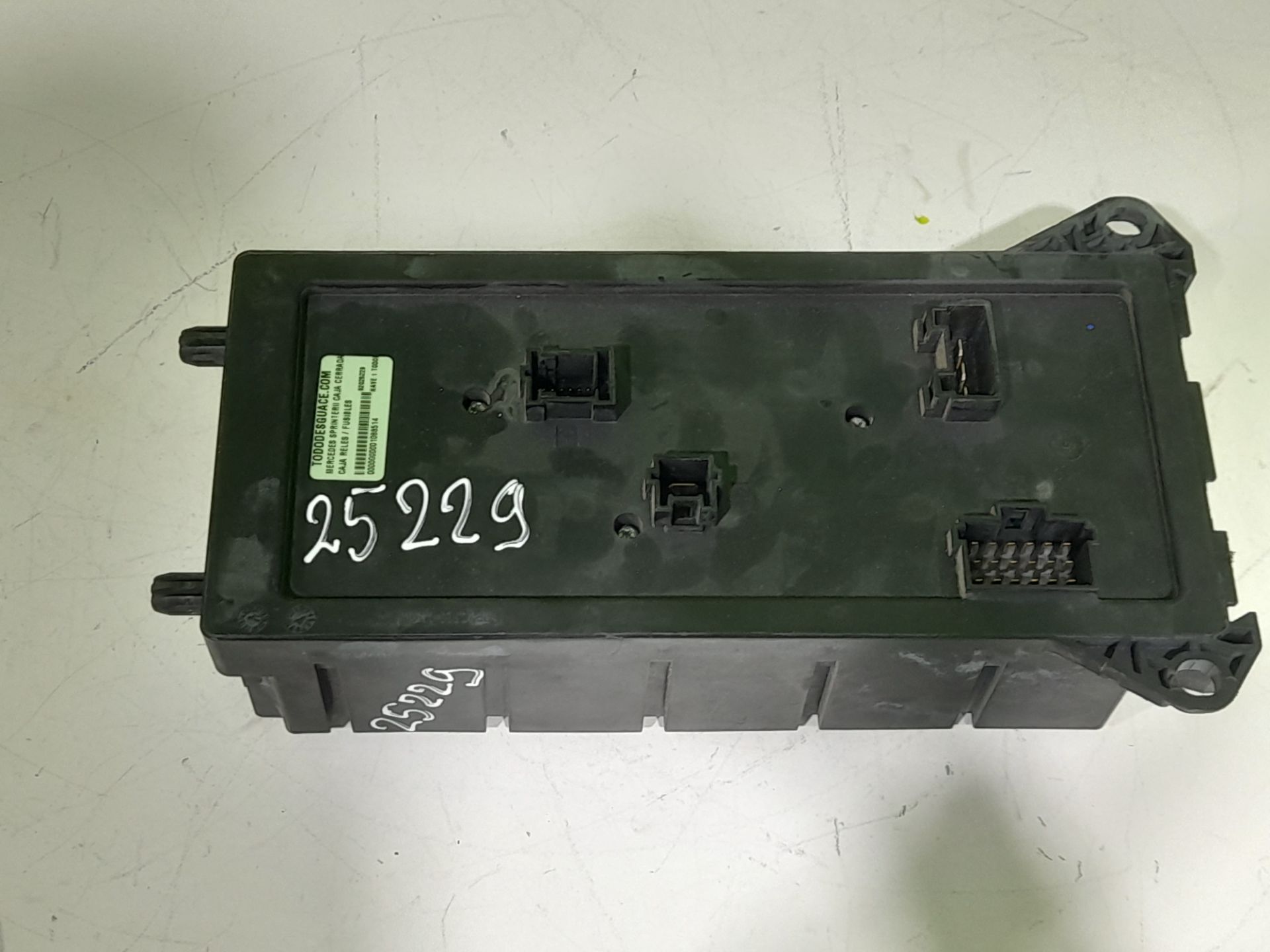 CAJA RELES / FUSIBLES MERCEDES-BENZ SPRINTERII CAJA CERRADA (DESDE 01.06) 210/213/216 CDI (906.611/613)