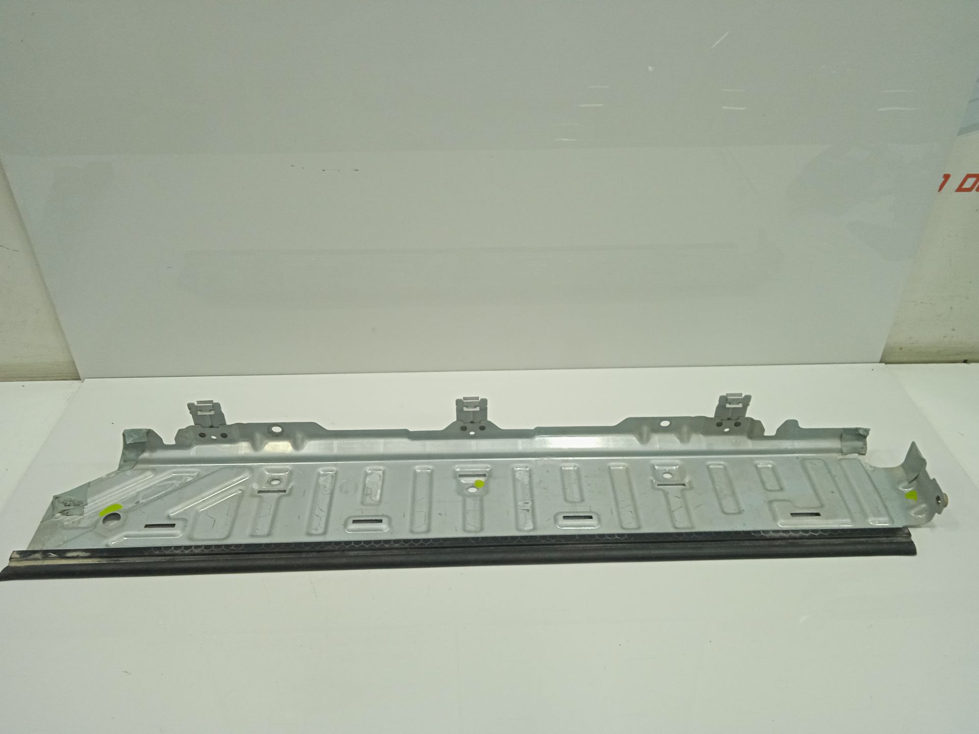 SOPORTE ESTRIBO MERCEDES-BENZ EQV -CLASE (447) *