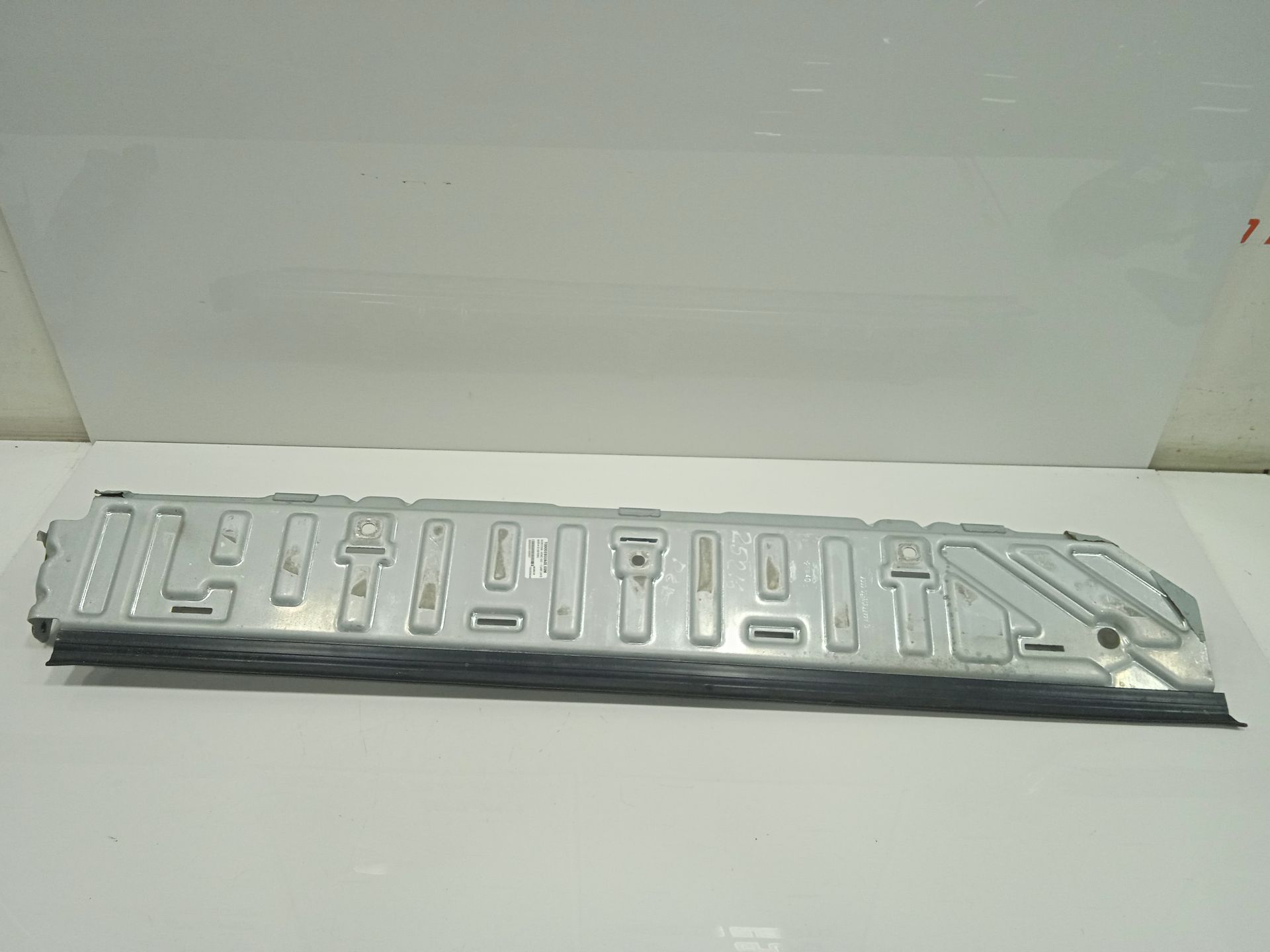 SOPORTE ESTRIBO MERCEDES-BENZ EQV -CLASE (447) *
