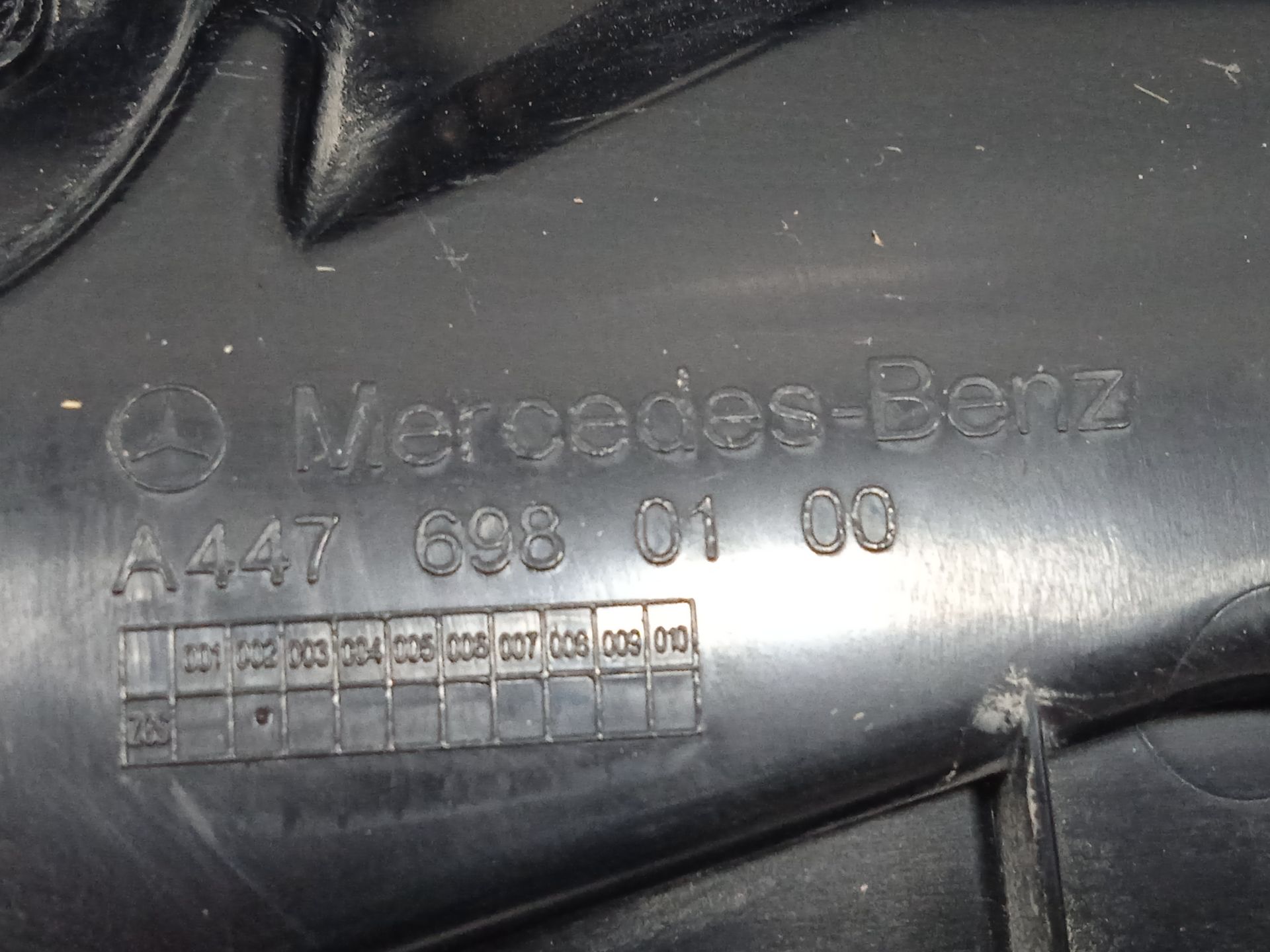 SOPORTE MERCEDES-BENZ EQV -CLASE (447) *