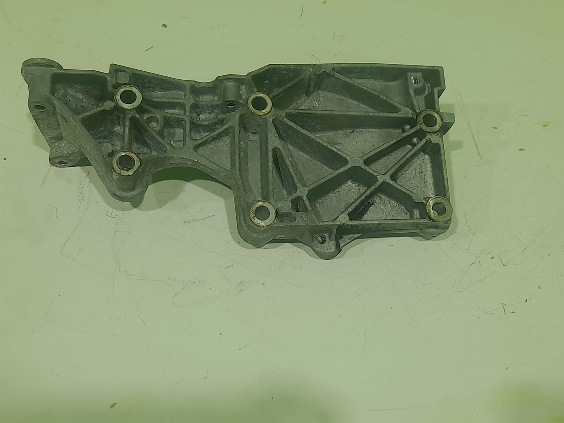 SOPORTE ALTERNADOR VOLKSWAGEN TOURAN (1T1) Advance