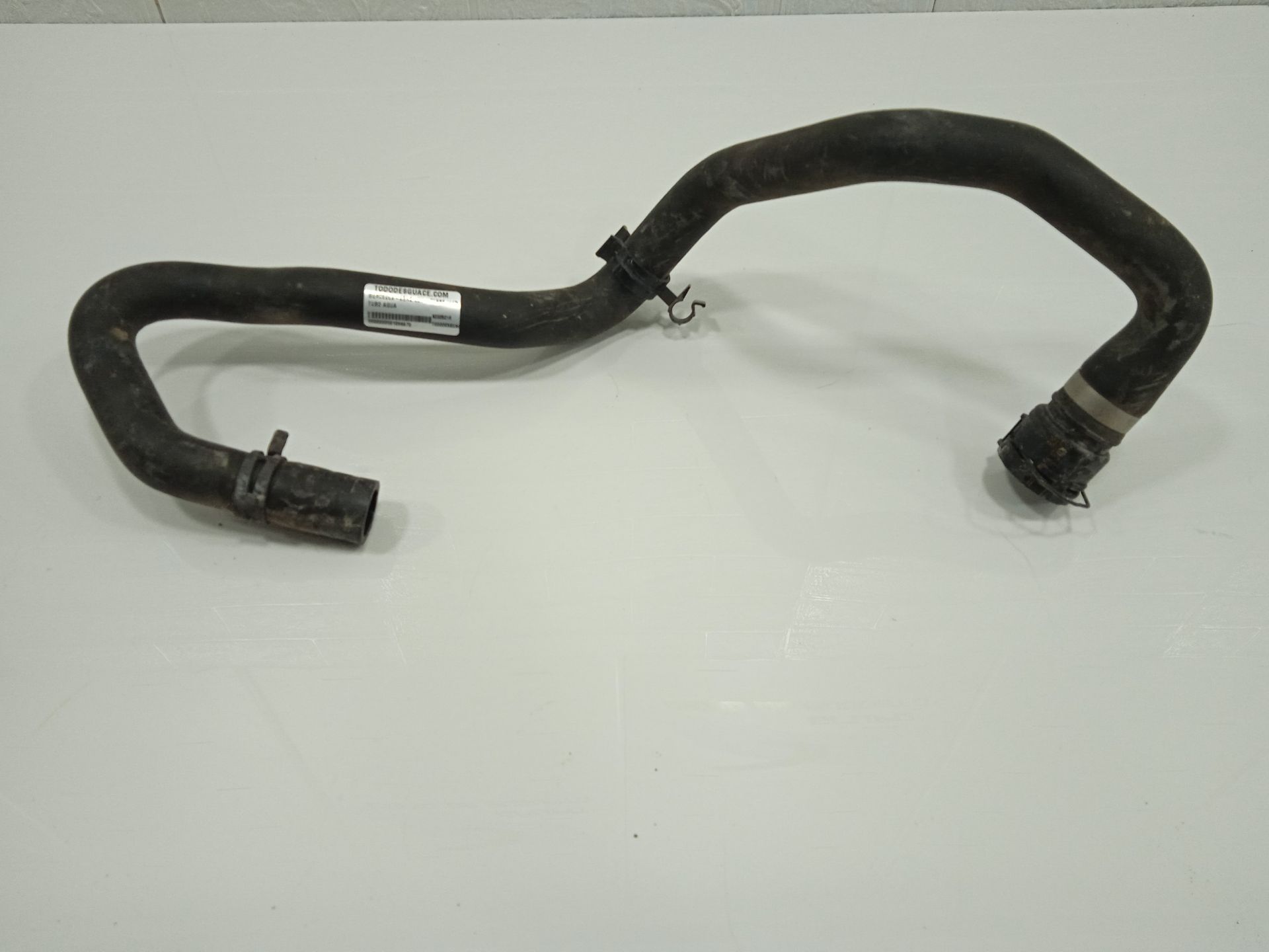 TUBO AGUA MERCEDES-BENZ EQV -CLASE (447) *