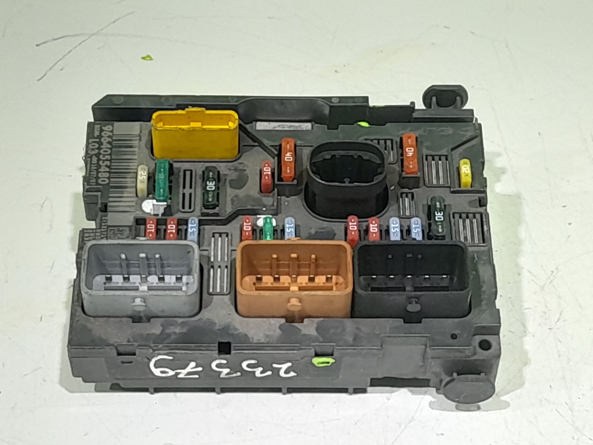 CAJA RELES / FUSIBLES