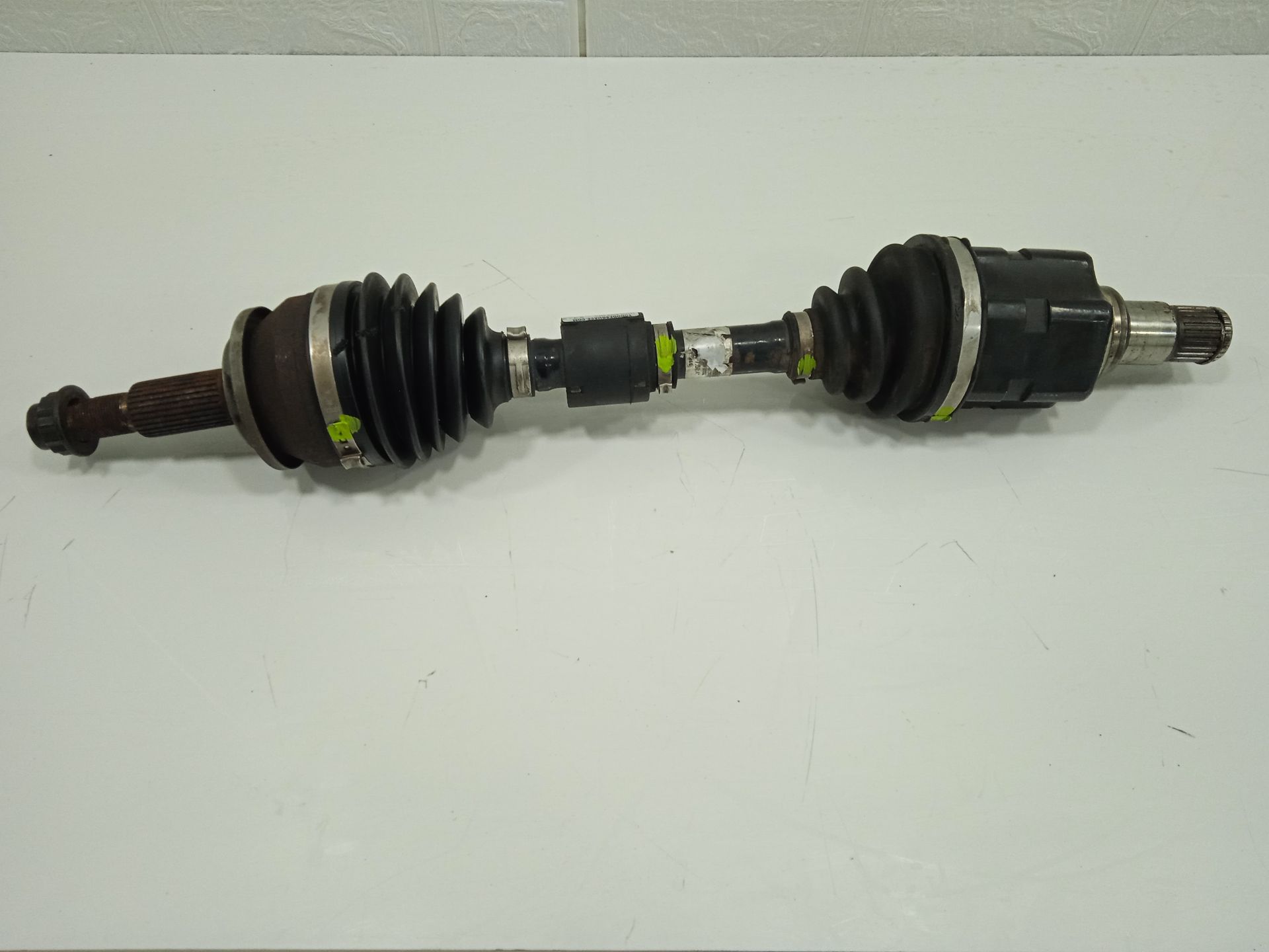 TRANSMISION DELANTERA IZQUIERDA TOYOTA AURIS Active