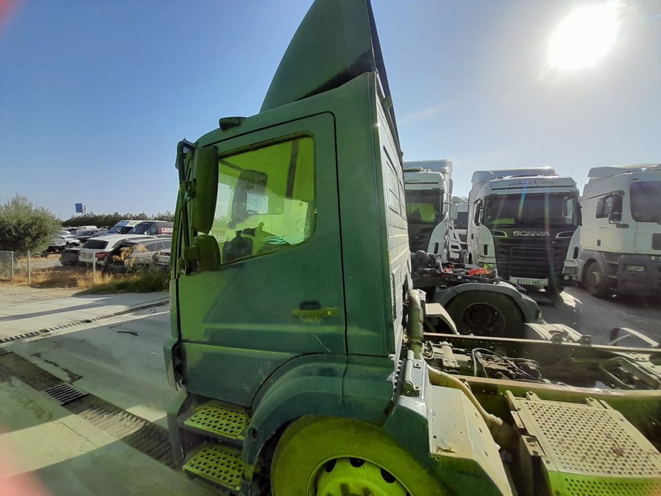 MERCEDES-BENZ AXOR 2-EJES 18 TON 2004 -> * foto 3