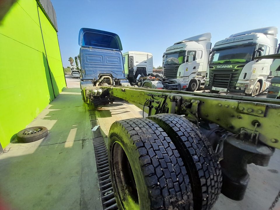 MERCEDES-BENZ AXOR 2-EJES 18 TON 2004 -> * foto 4