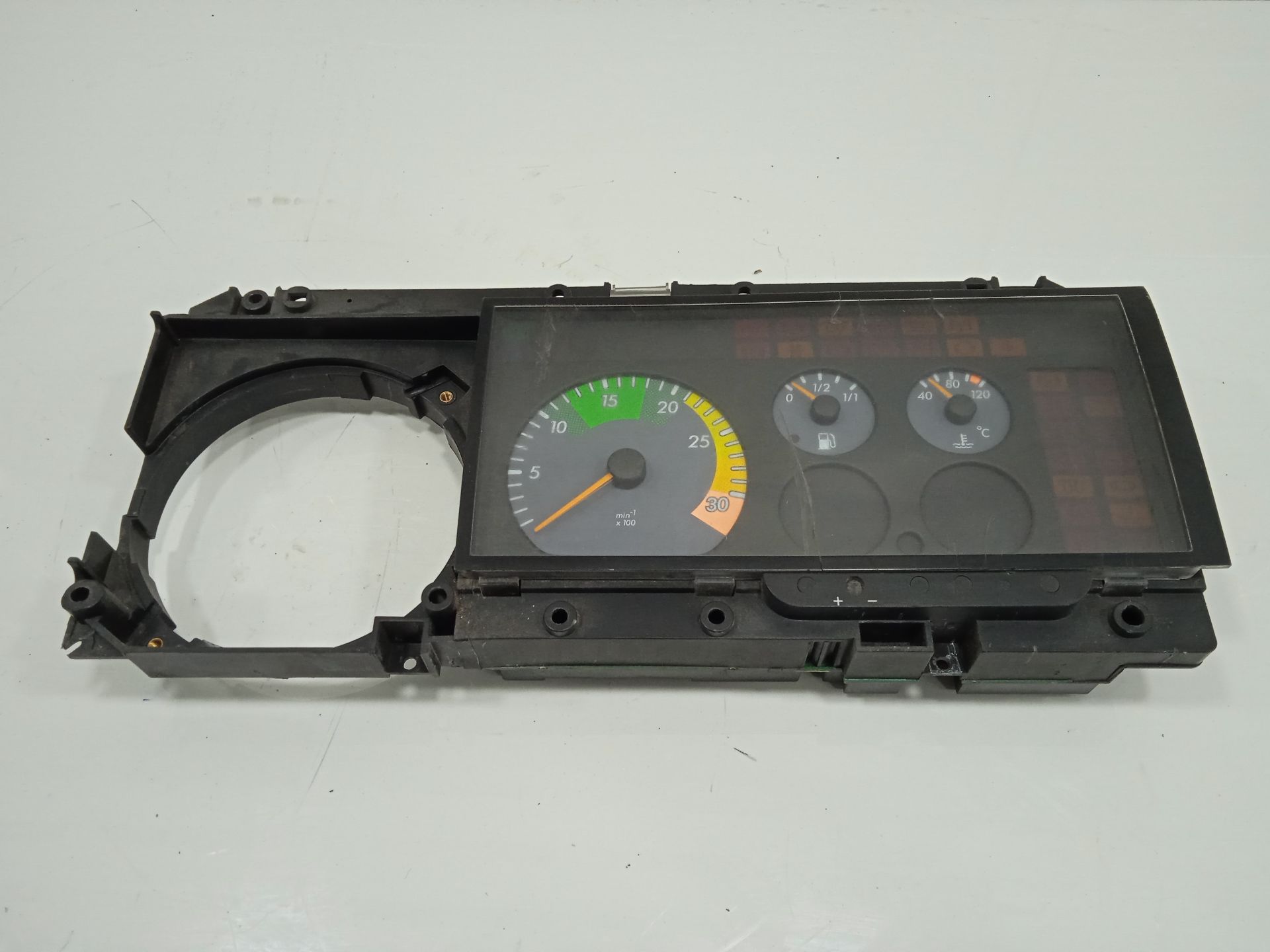 CUADRO INSTRUMENTOS MERCEDES-BENZ VARIO (TW2)SERIE/BM 667/668/670 PRDK 512 D  OM 602 DE / LA Cabina doble