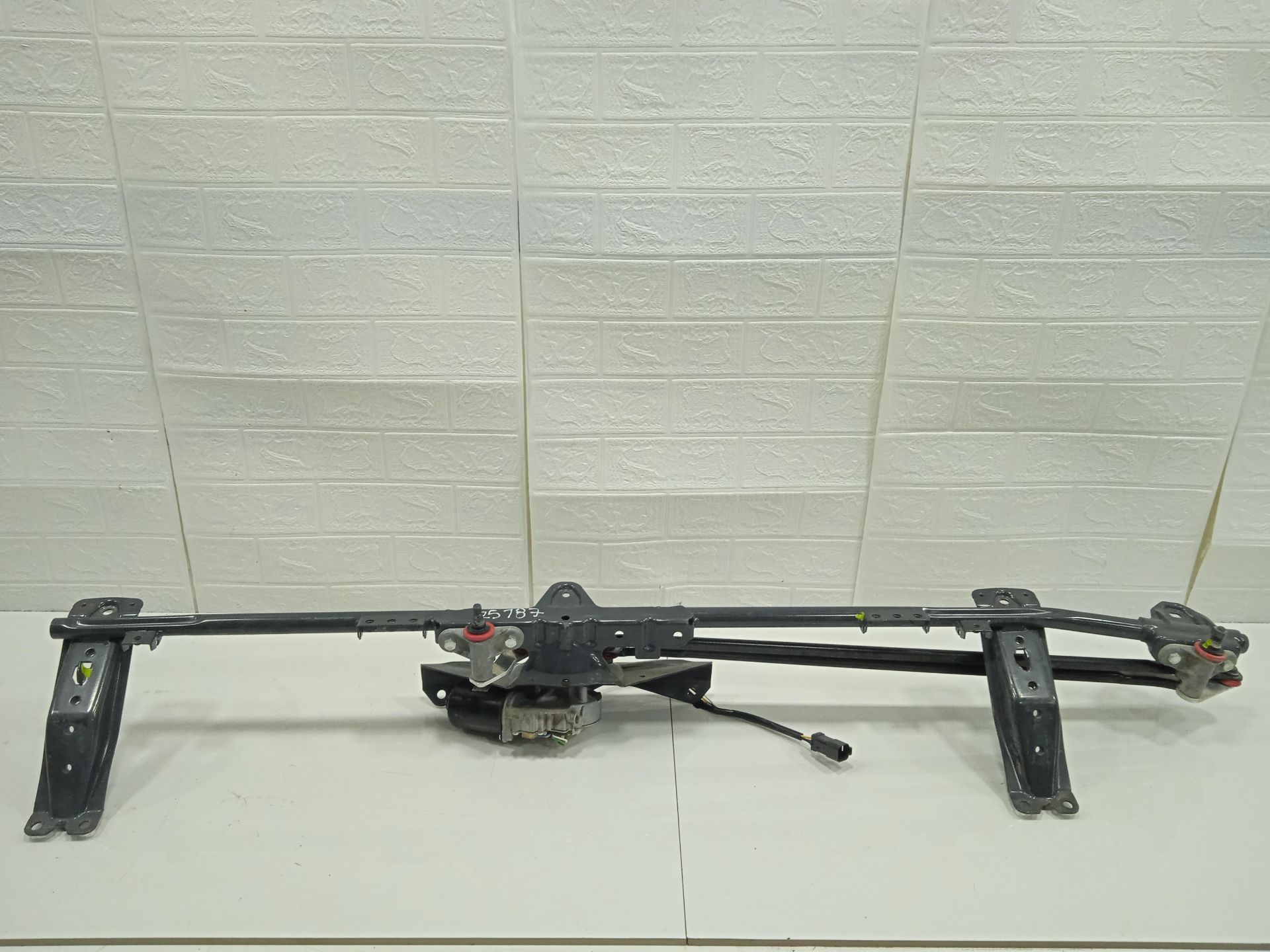 MOTOR LIMPIA DELANTERO SCANIA SERIE P/G/R (L-CLASE) *