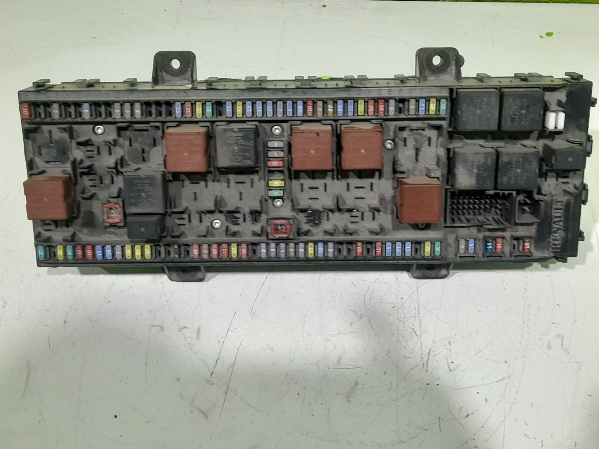 CAJA RELES / FUSIBLES RENAULT SERIE T Fg 4x2 Day-Cab
