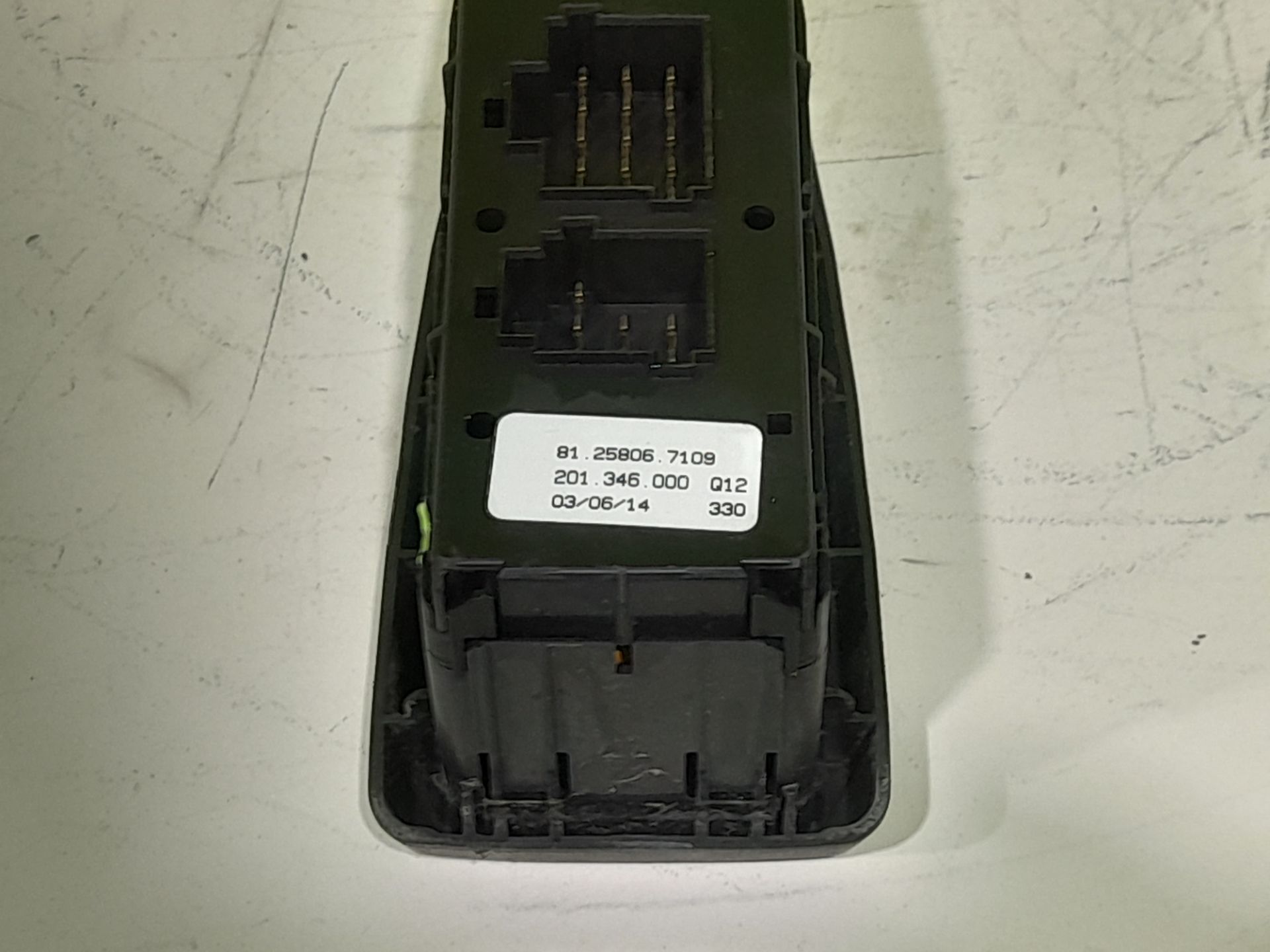 MANDO ELEVALUNAS DELANTERO IZQUIERDO MAN TGX 18.XXX FSA / 4x2   LLS XXL