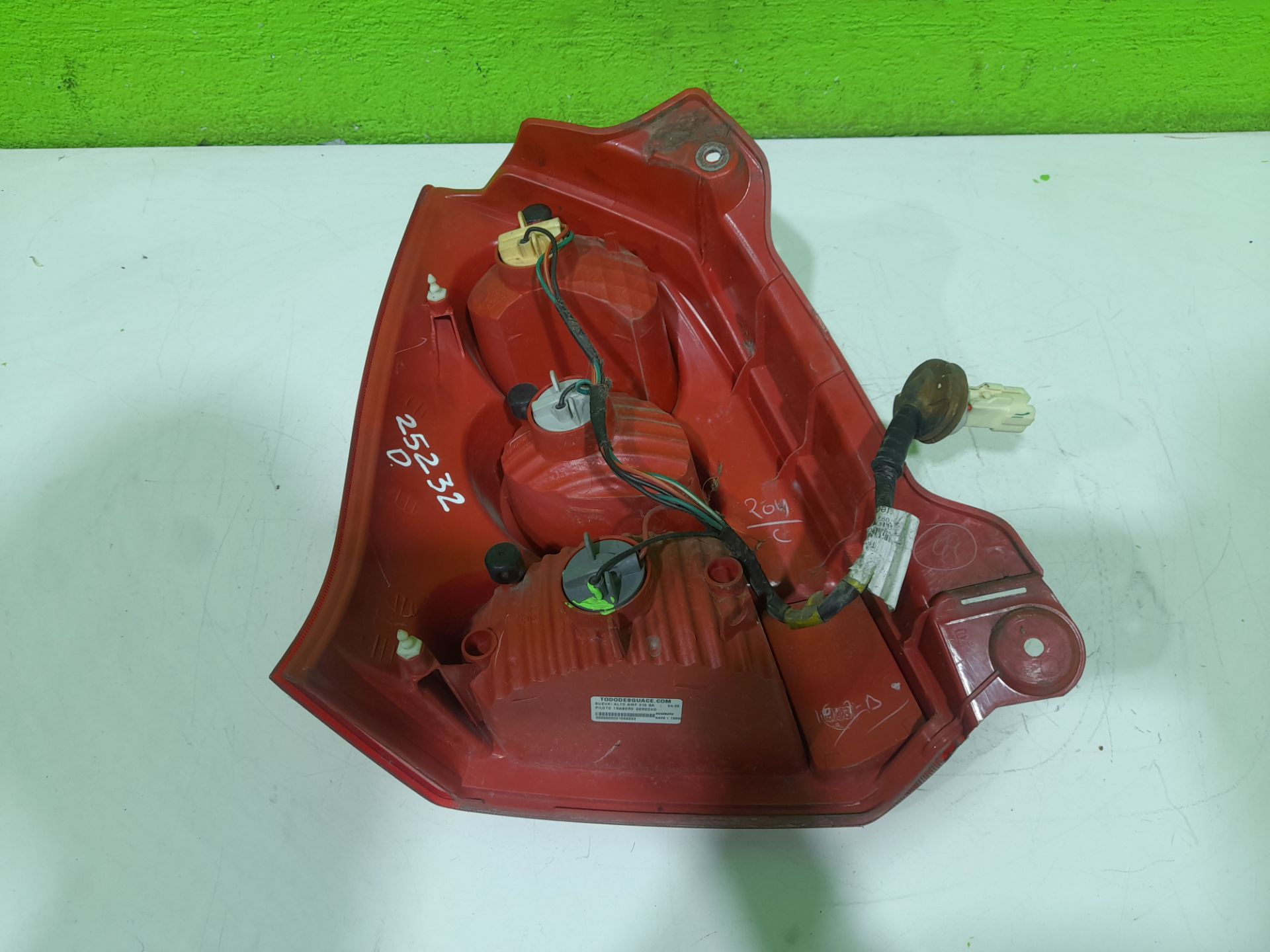 PILOTO TRASERO DERECHO SUZUKI ALTO AMF 310 GA