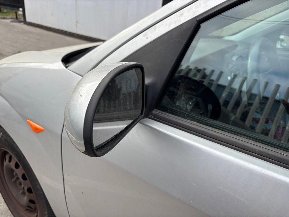 FORD FOCUS BERLINA (CAK) Ambiente Motor 1,8 Ltr. - 66 kW TDDI Turbodiesel CAT